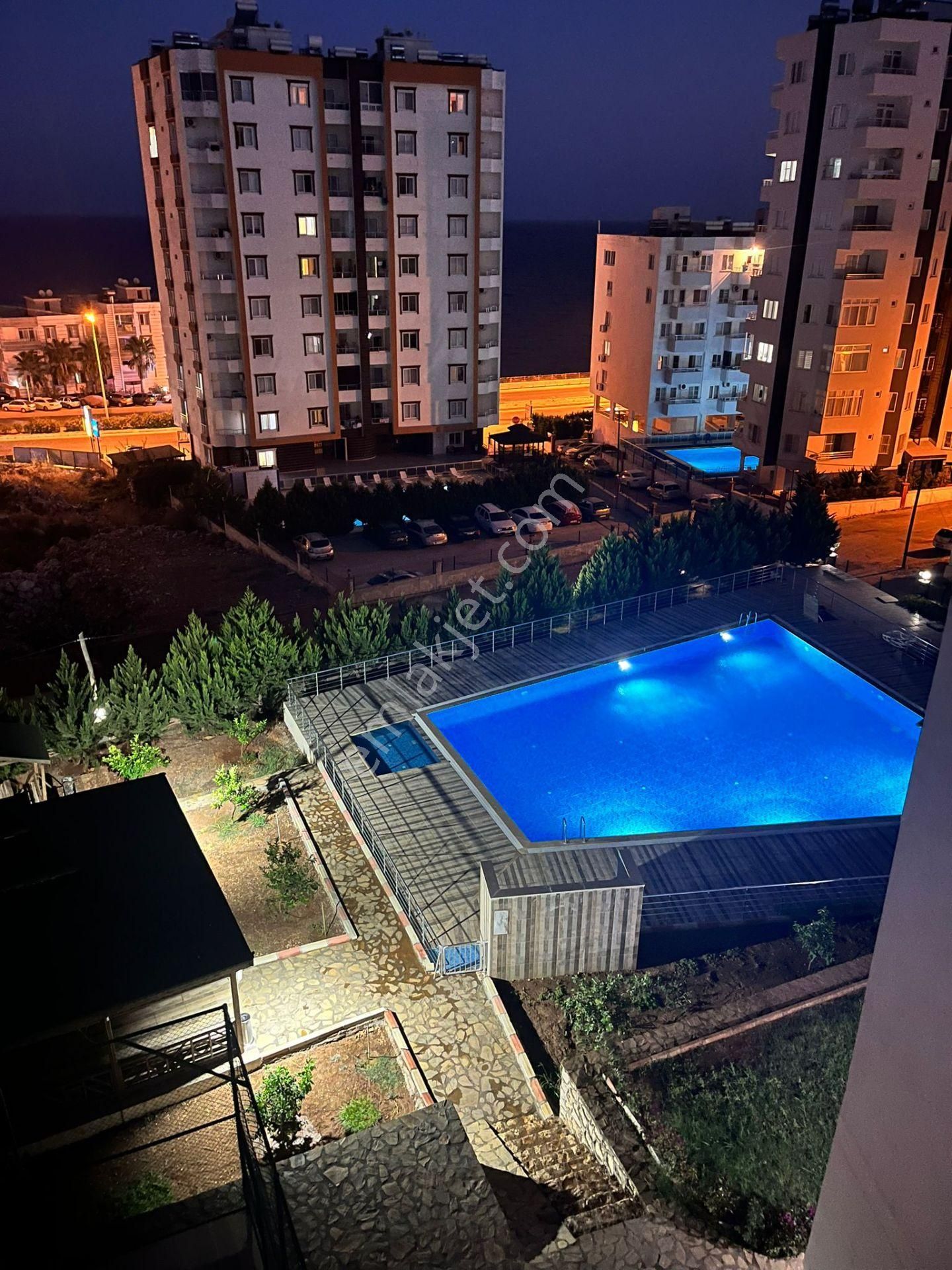 Erdemli Ayaş 1+1 Havuzlu Denize 100 Metre Satılık Yazlık