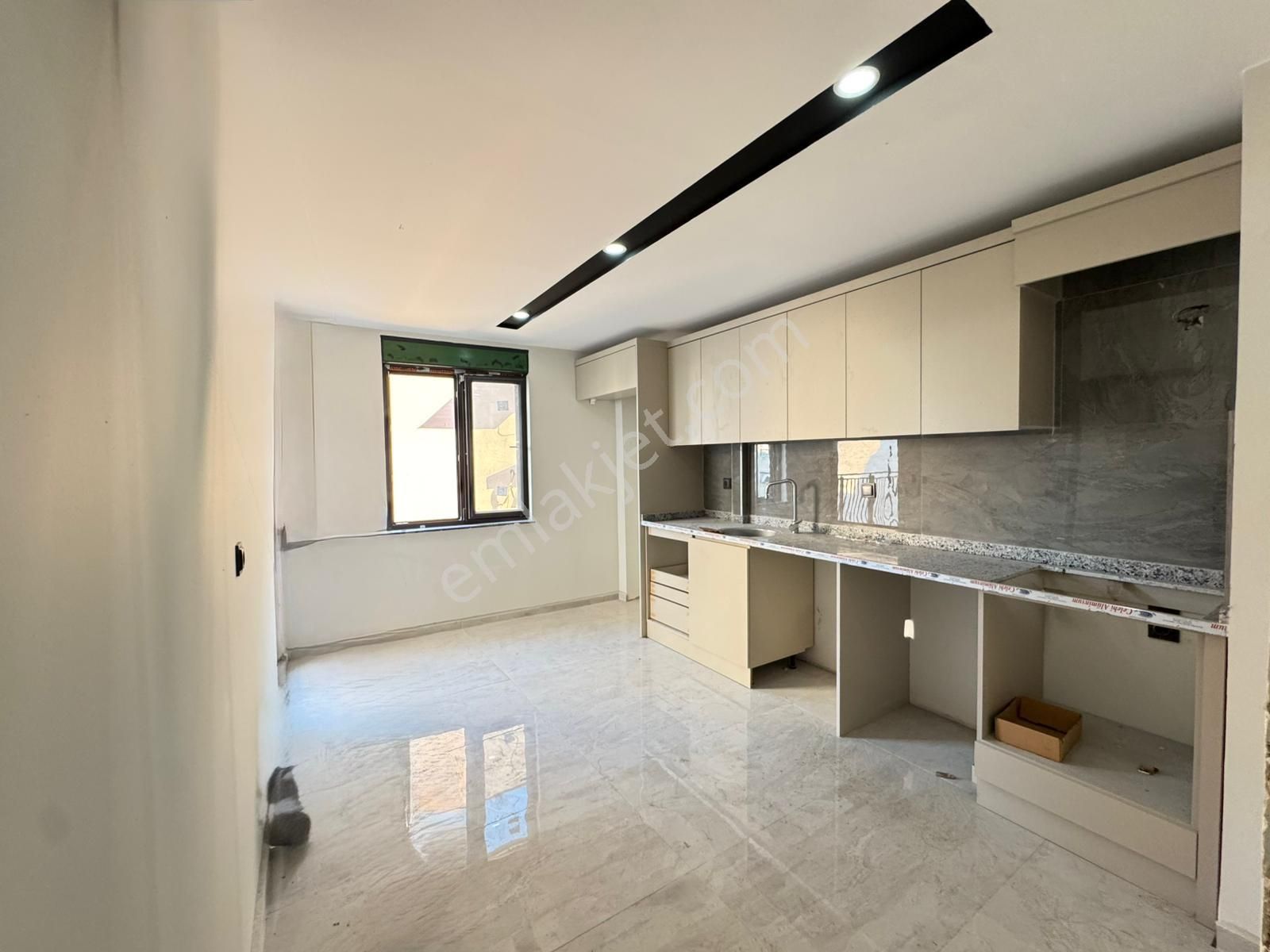 Güvenlik Mahallesinde Arakat Sıfır Ayrı Mutfak 2+1 Daire