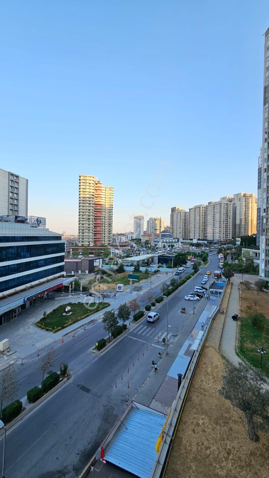 Esenyurt Yeşilkent’te Sitede Havuzlu, Otoparklı, Manzaralı Satılık Daire!