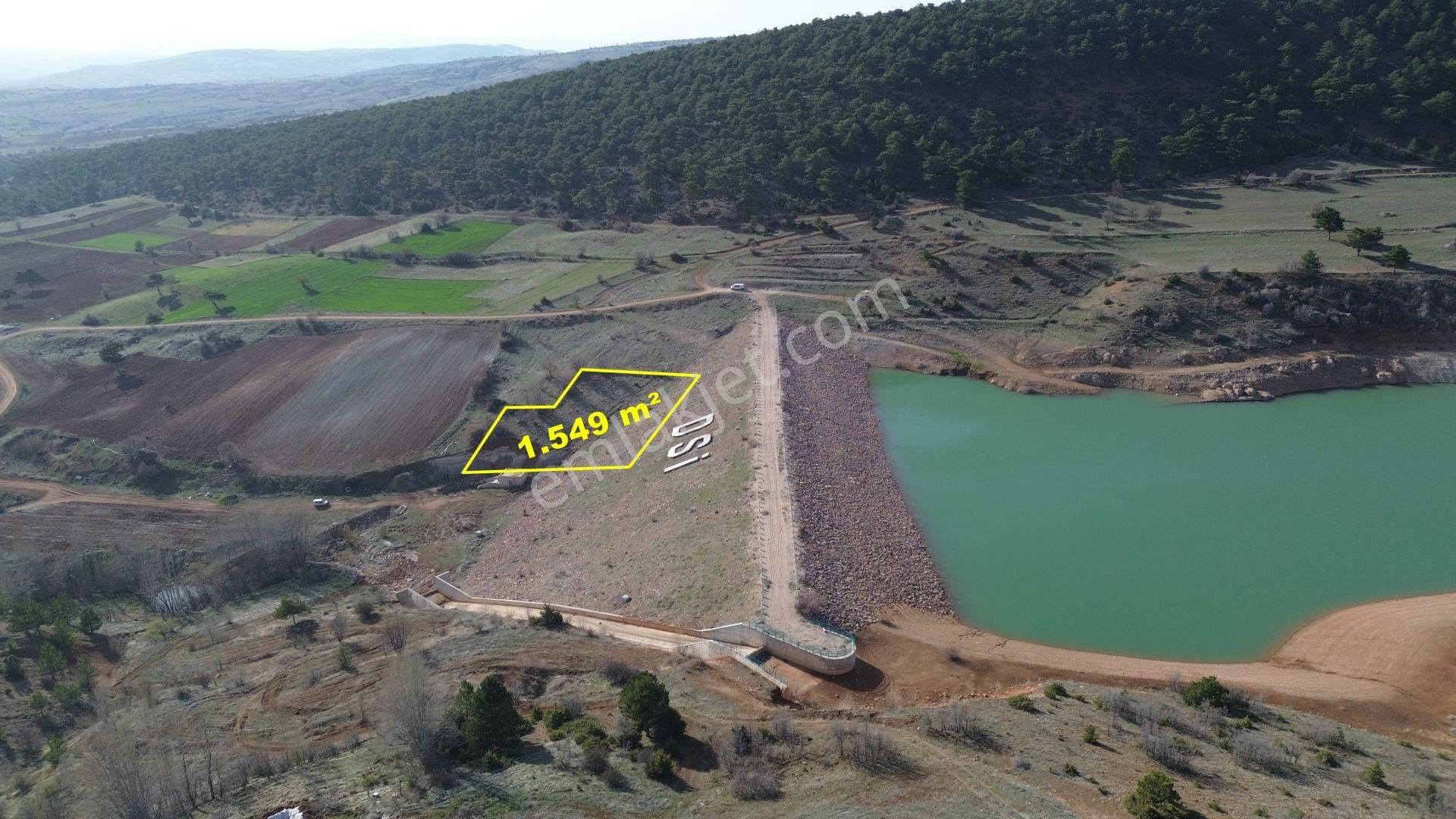 Konya / Ilgın / Belekler Mahallesinde 1.549 M² Gölün Yanında Müstakil Tarla