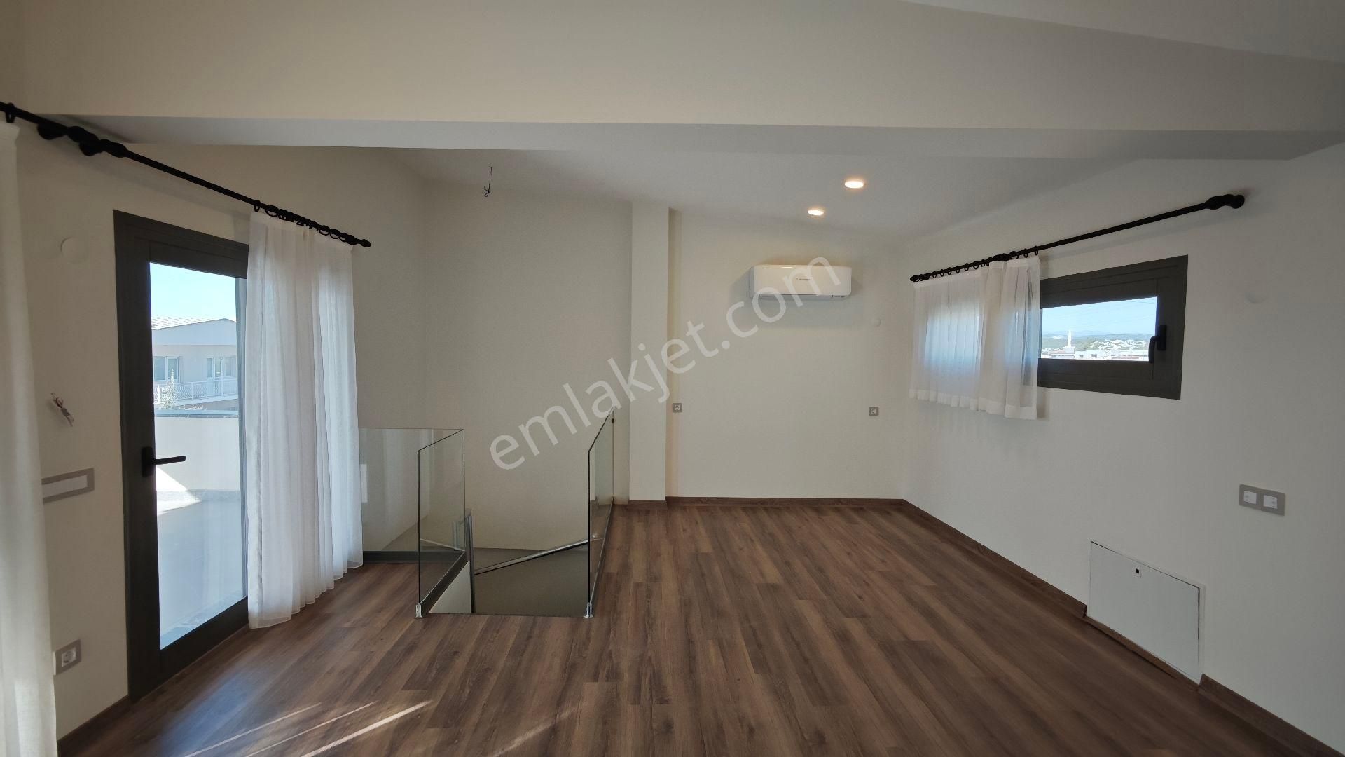 Urla İçmeler Mh Kiralık 4+1 Tam Müstakil Deniz Manzaralı Akıllı Villa