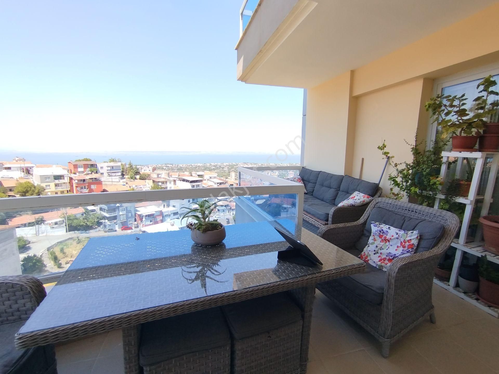 İzmir Narlıdere Narlı Mah. Deniz Manzaralı 150 M2 3+1 Daire