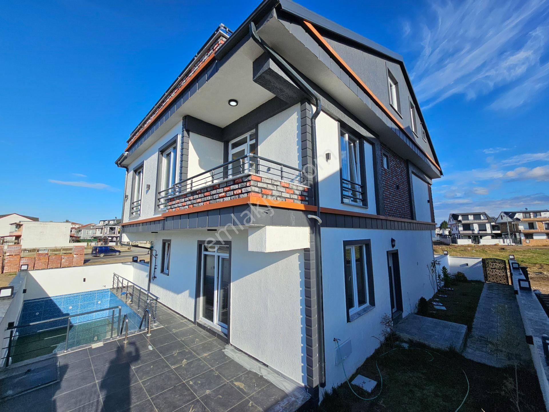 4+1 Müstakil Havuzlu , Denze Yakın, Bahçeli , Yerden Isıtmalı Lüks Villa