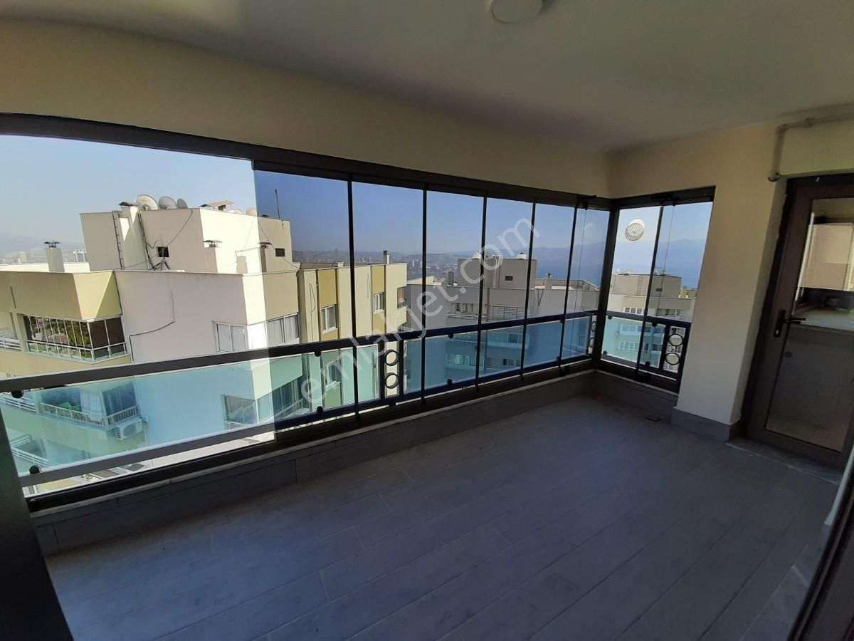 Turyapdan Bayraklıda Deniz Manzaralı Full Tadilatlı Satılık - Görsel 3