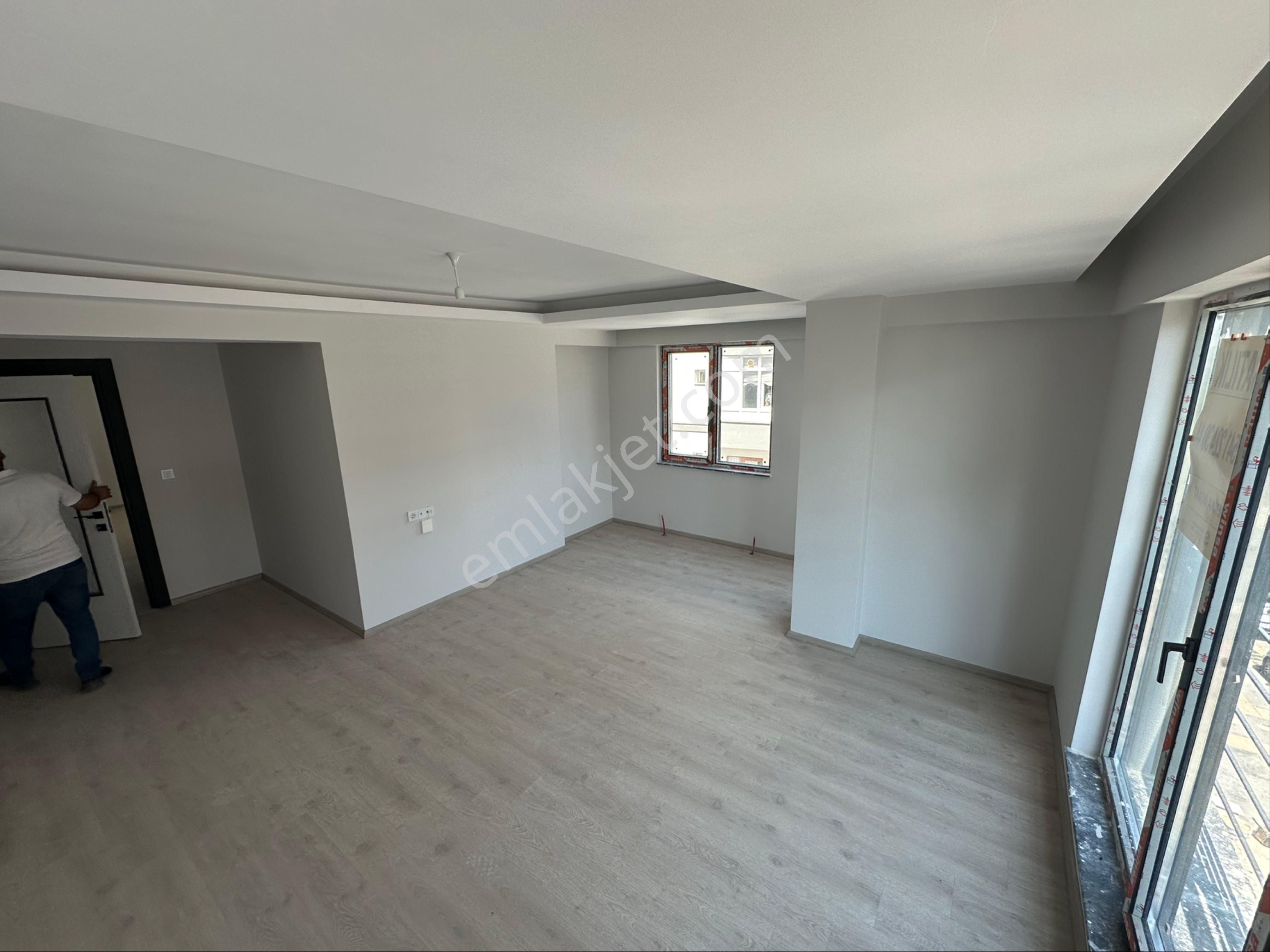 (3212) Güventepe De Cadde Üzeri 2+1 Katta Asansörlü Sıfır Bina