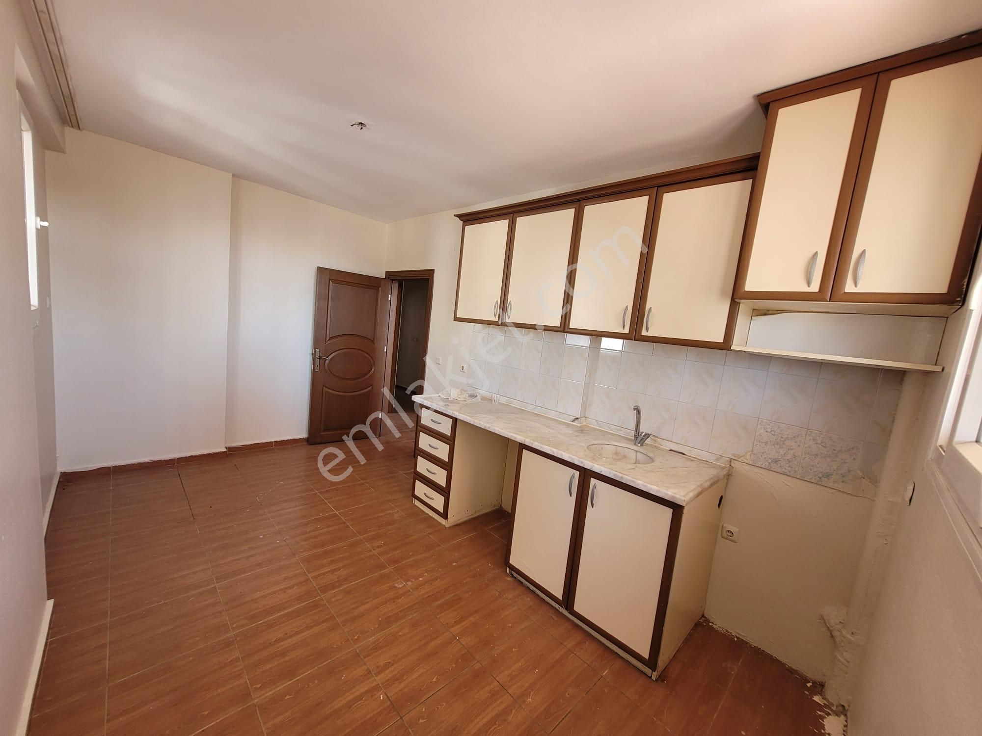 *kiralık* 3+1toros *7-7 Katı *bulvar Üzeri* Yeni Çetinkaya* Civarı *kapalı Mutfak* Yıllık 200,000tl