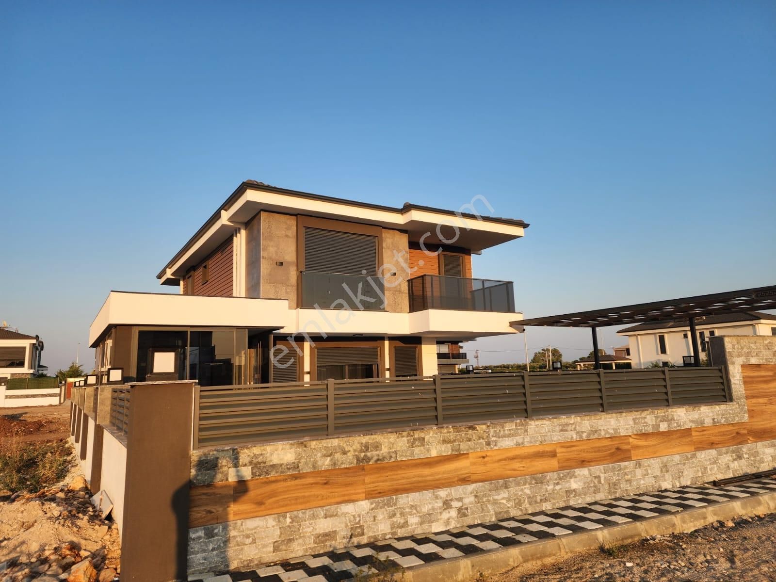 Didim Efeler Mahallesi’nde Ultra Lüks, Tam Müstakil 4+1 Satılık Havuzlu Villa
