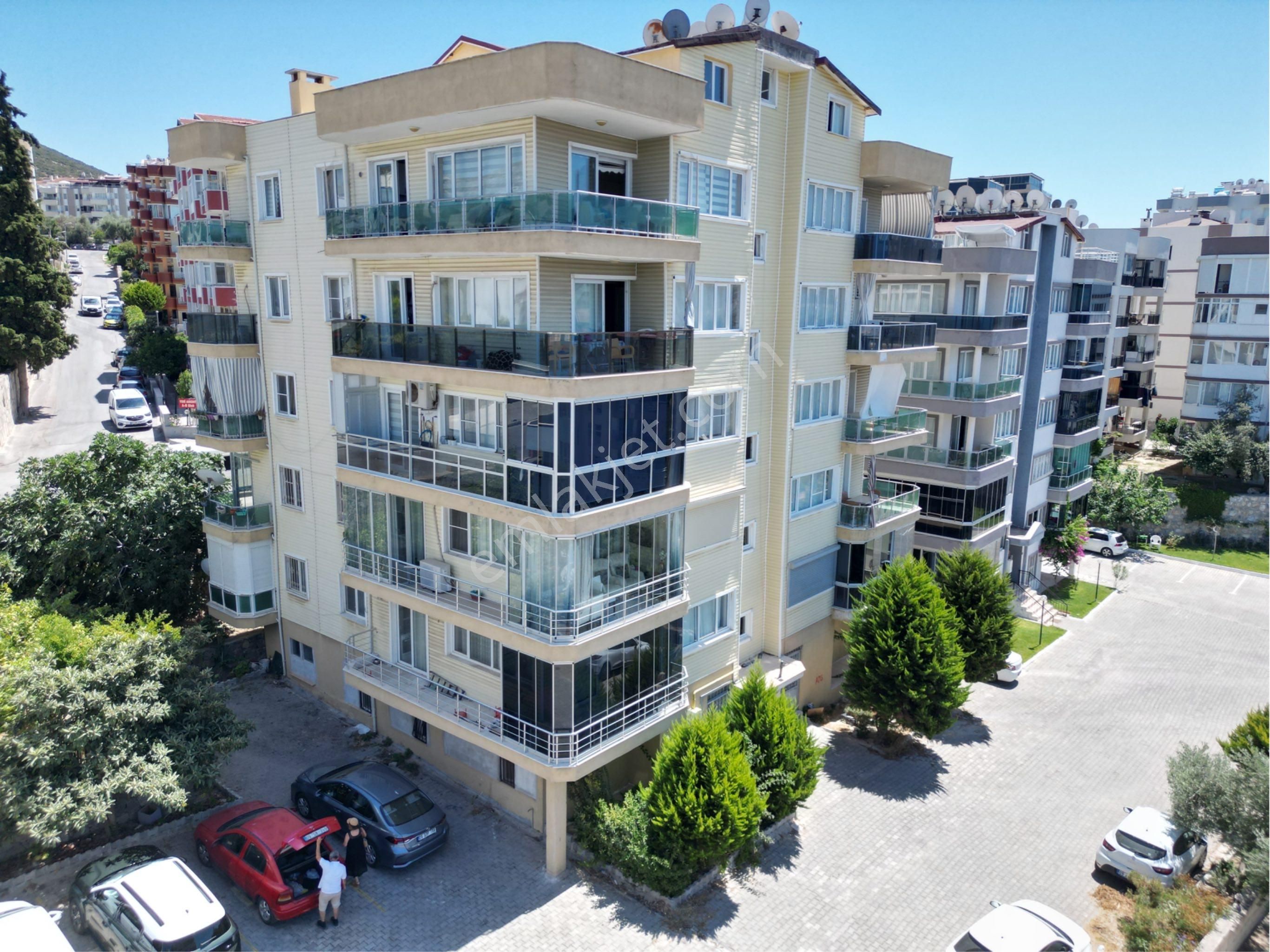 Kuşadası Ege Mahallesinde Satılık 3+1 Daire