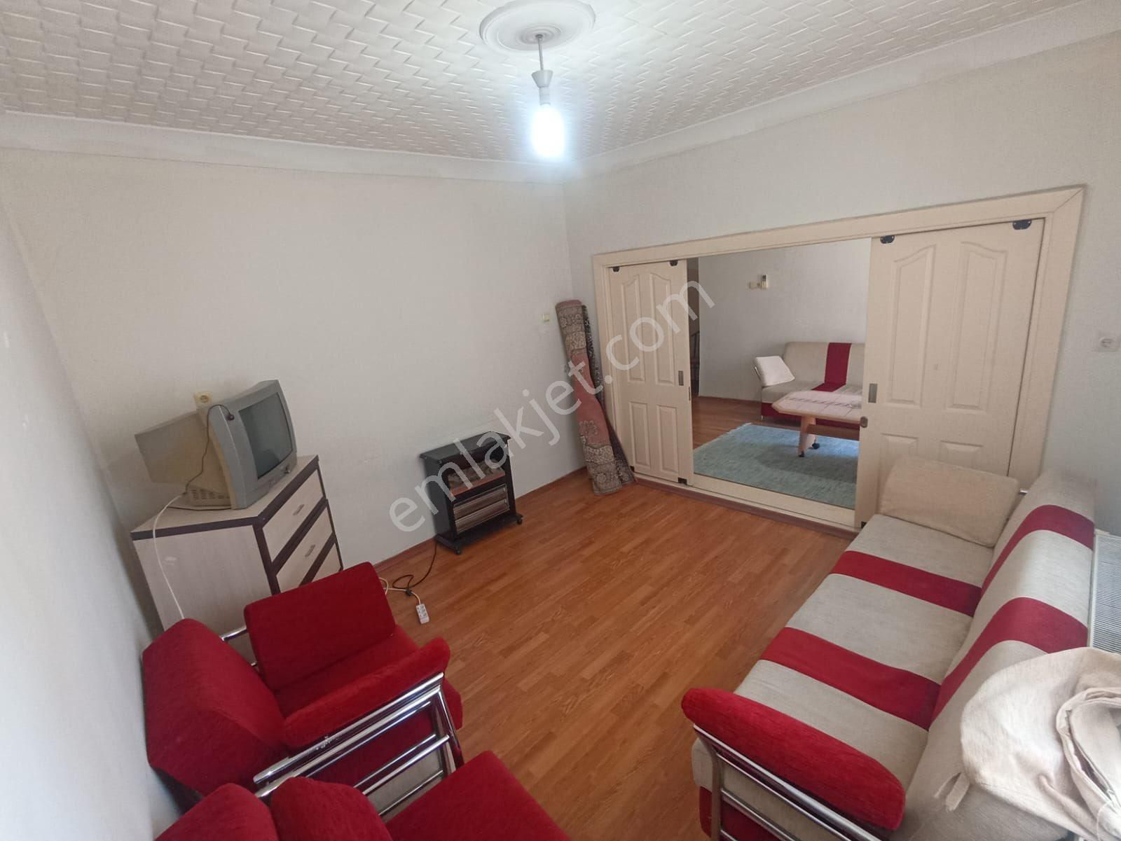 Gazi Caddesi Civarı Esyalı Kiralık Daire