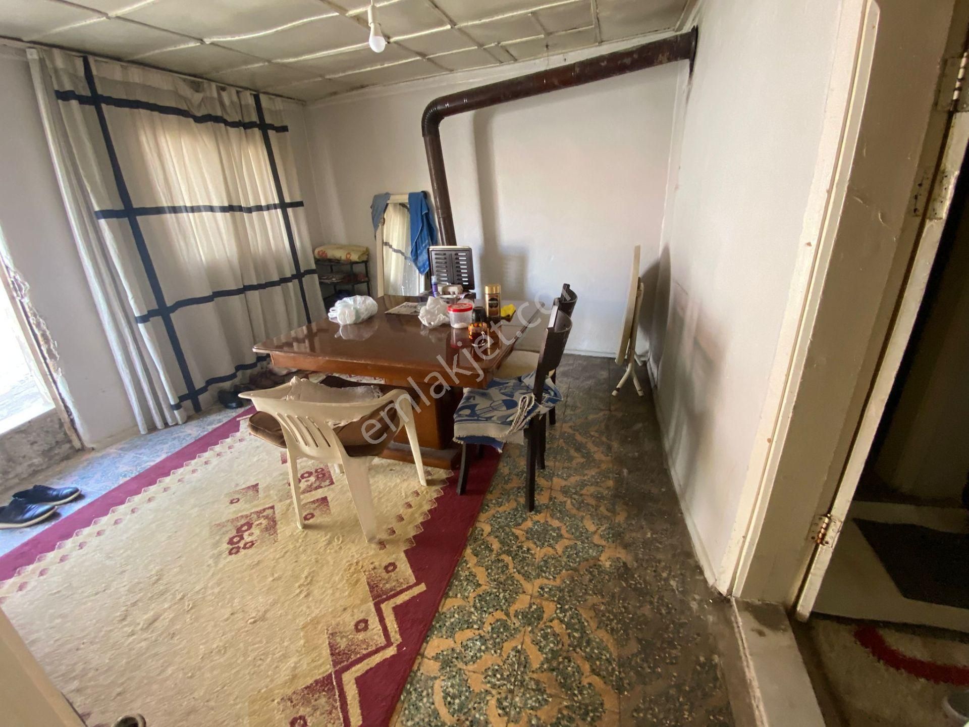 Acill Konak Ulubatlı Mah.de 120m2 Arsa İçerisinde Tek Katlı Çatılı Müstakil Ev - Görsel 4