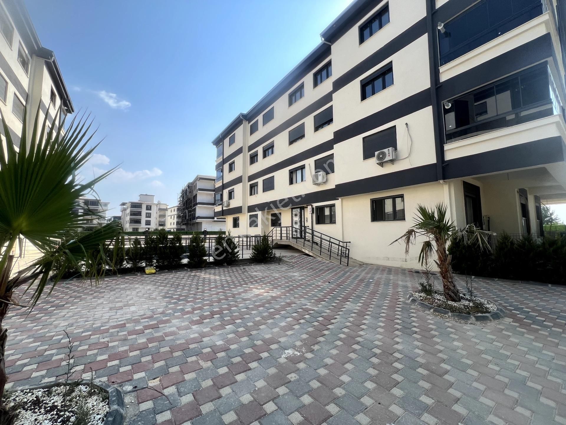 Turyaptan Torbalı Mahallesi'nde Havuzlu Site İçinde Ara Kat Geniş Lüks Sıfır Kiralık Daire!