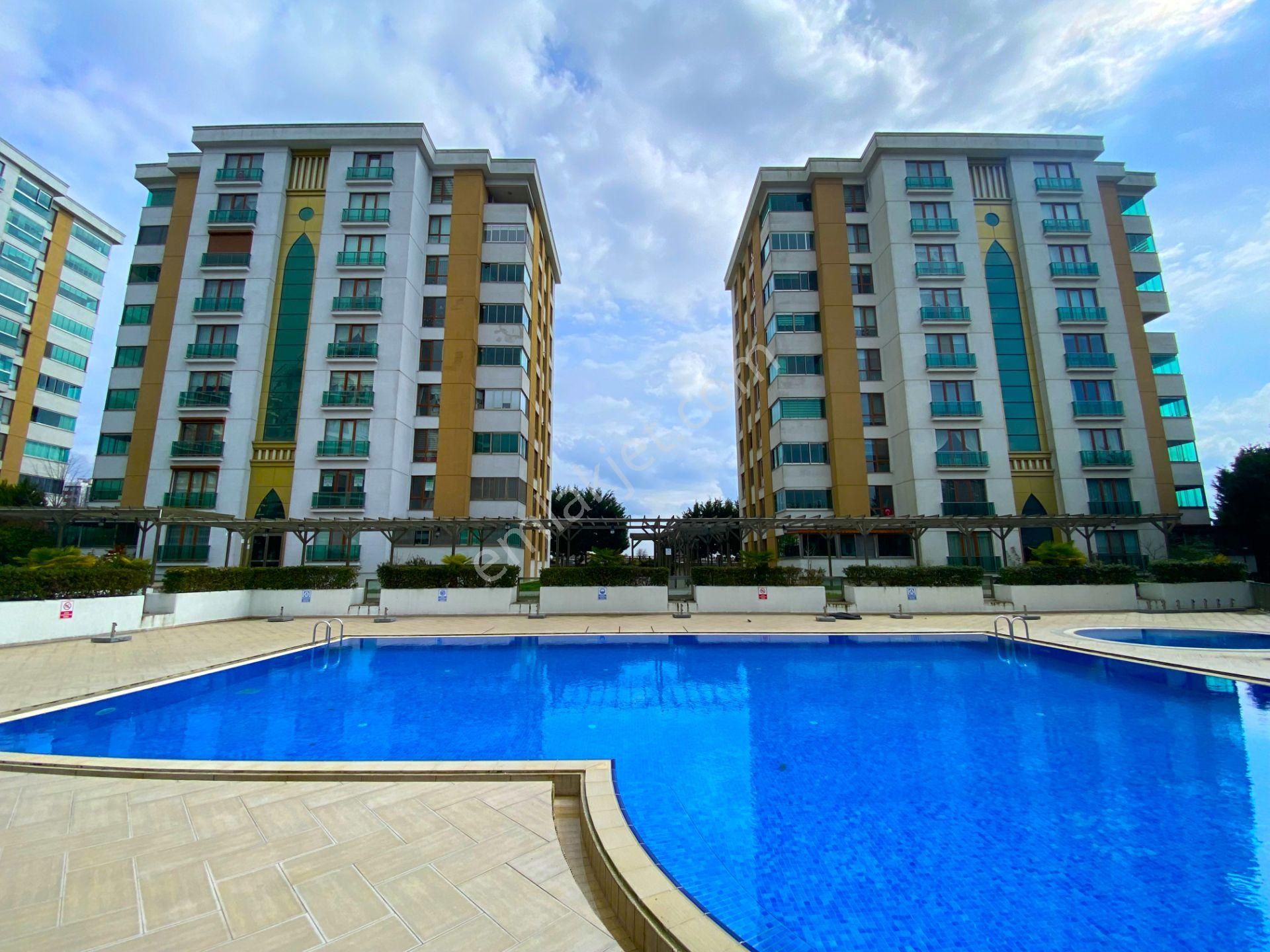 **eryıldız Gayrimenkul'den**tepe Bölgesinde Mülk Vizyon Evlerinde 173m2 Ful+ful Lüx 3+1