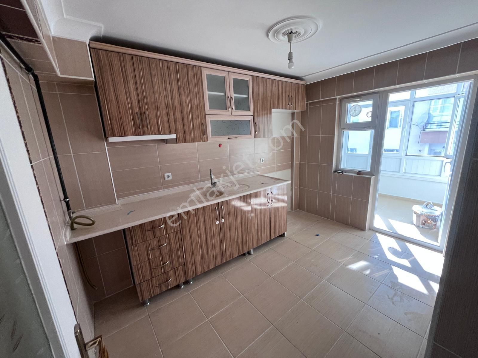 Pınarbaşında Full Yapılı Arakatta Yeni Bina 3+1 Satılık Daire