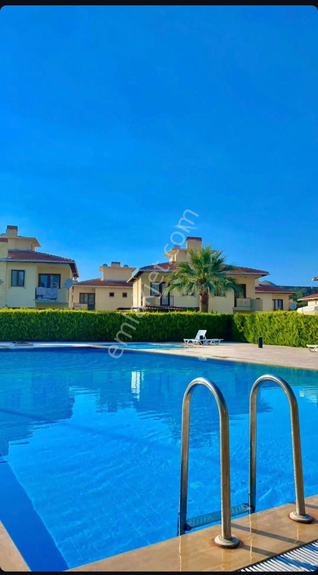 Kuşadasında Site İçerisinde Fırsat Villa