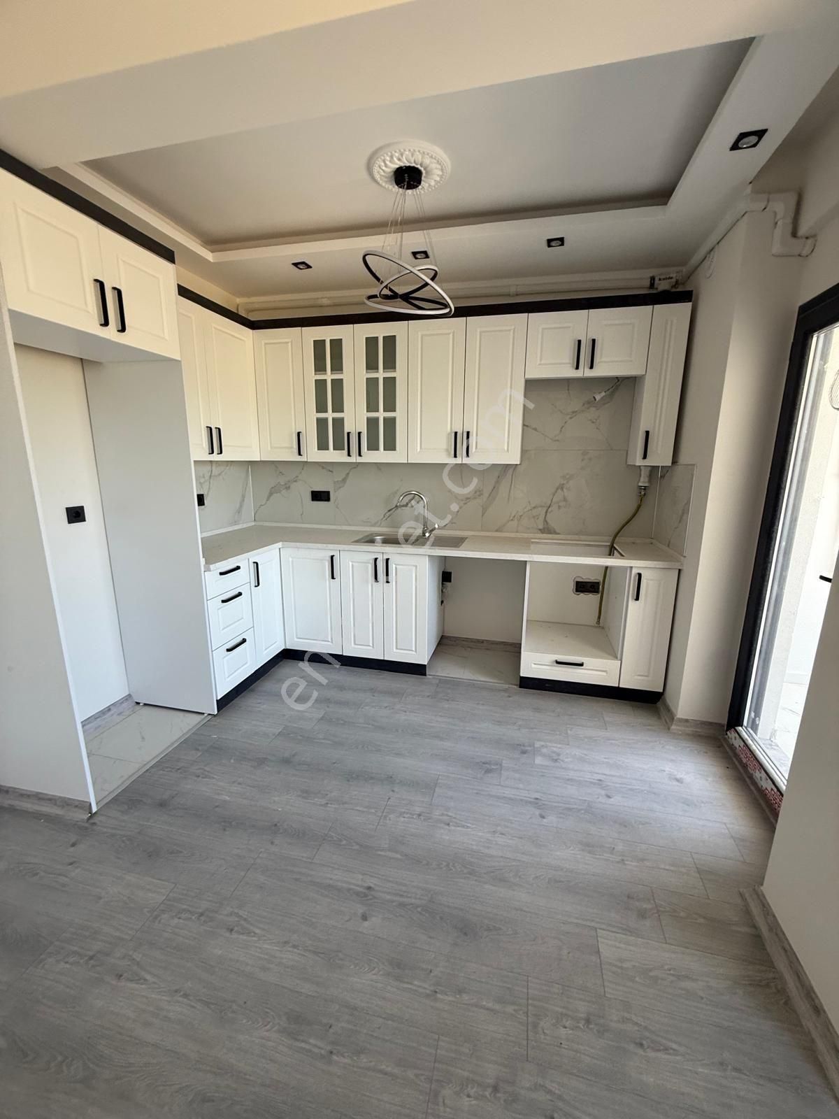 Göral Emlak'tan Muradiye'de 2+1 Ebeveyn Banyolu Satılık Daire