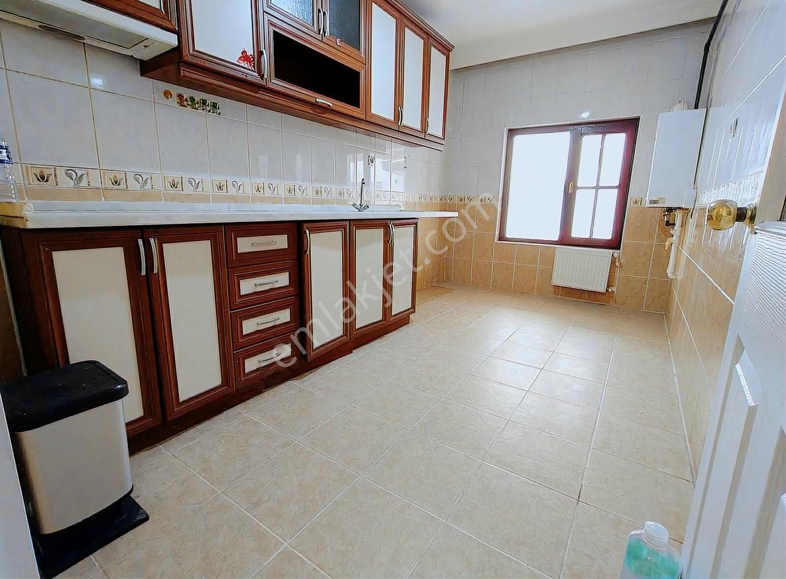 Emniyet Ankara'dan Acil Satılık 3+1 Altı Daire