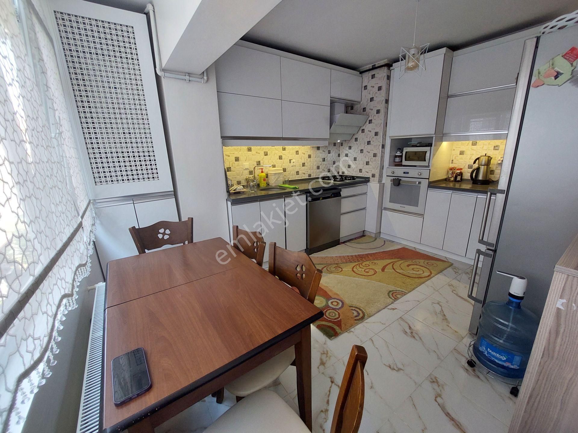 Öveçler Kabil Cad. Yanı Bağımsız Yapılı Arakat 3+1 Satılık Daire