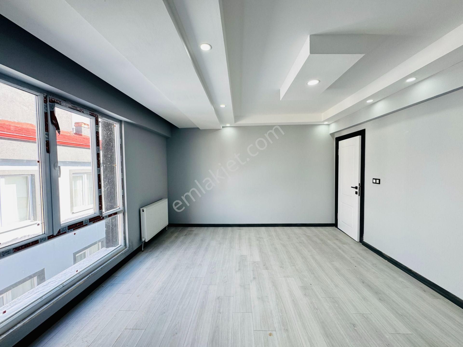Güven'den Kapaklı'da Caddeye Yakın ,kapalı Otoparklı 2+1 Daire