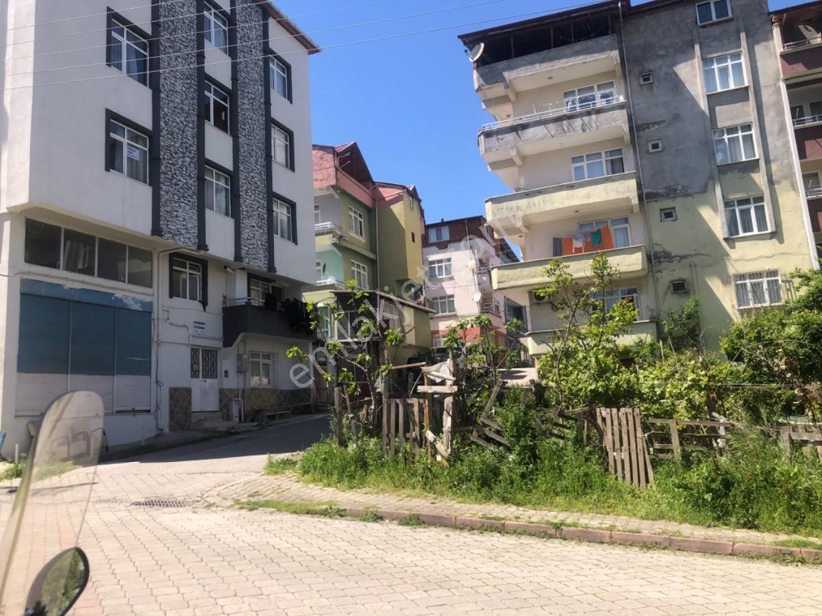 Hüseyin Ülkerden Köşe Arsa Derebahçede 155 Metrekare