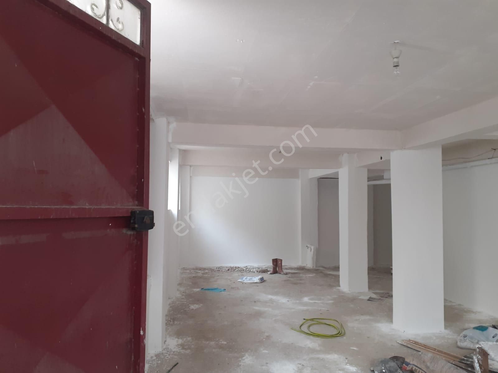 Ömerağa Mahallesi’nde Köşebaşı Kiralık Depo - Görsel 3