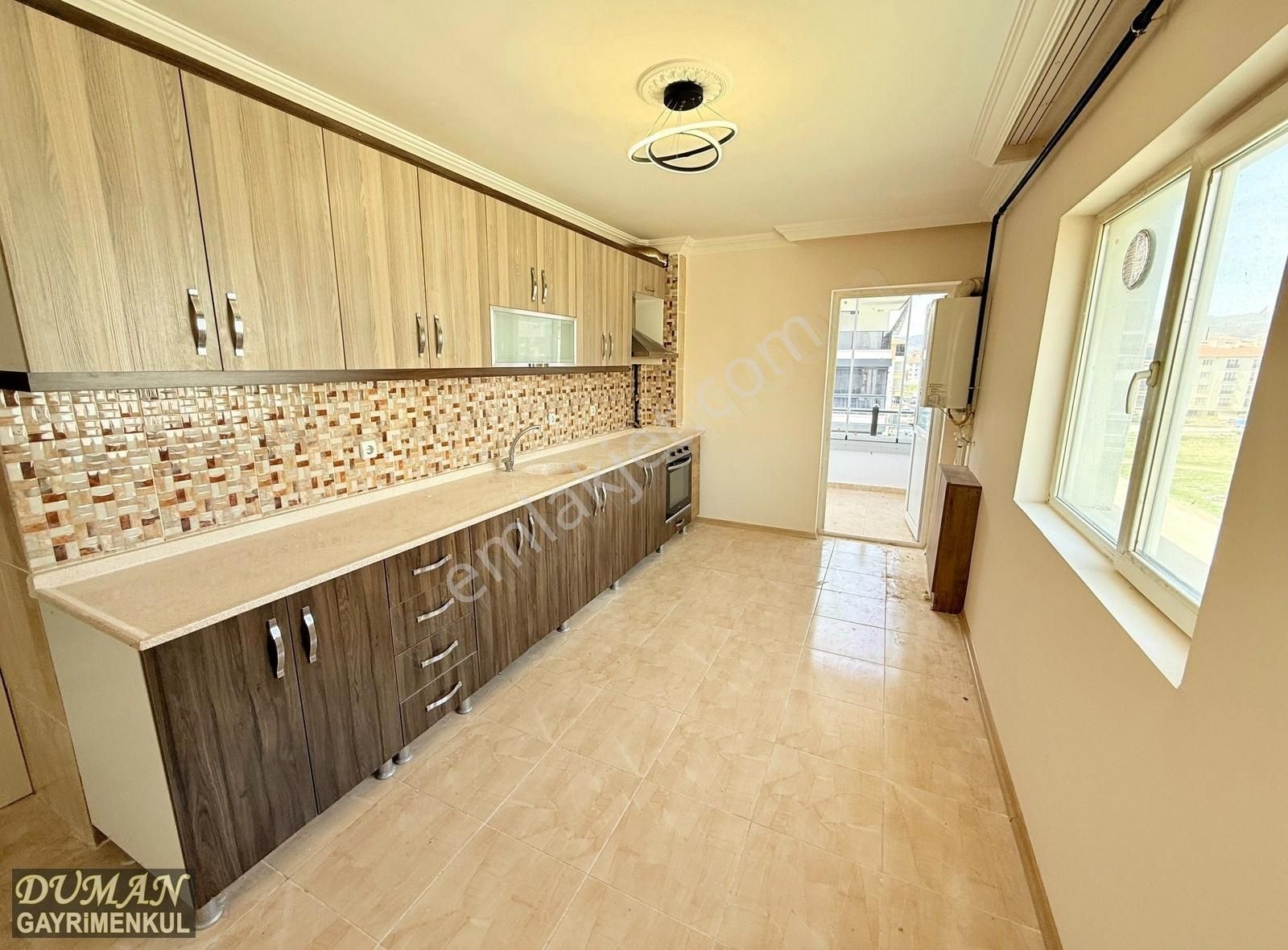 Duman'dan Arakat'ta Kombi Petek Ankastre Cam Balkon Dahil 3+1