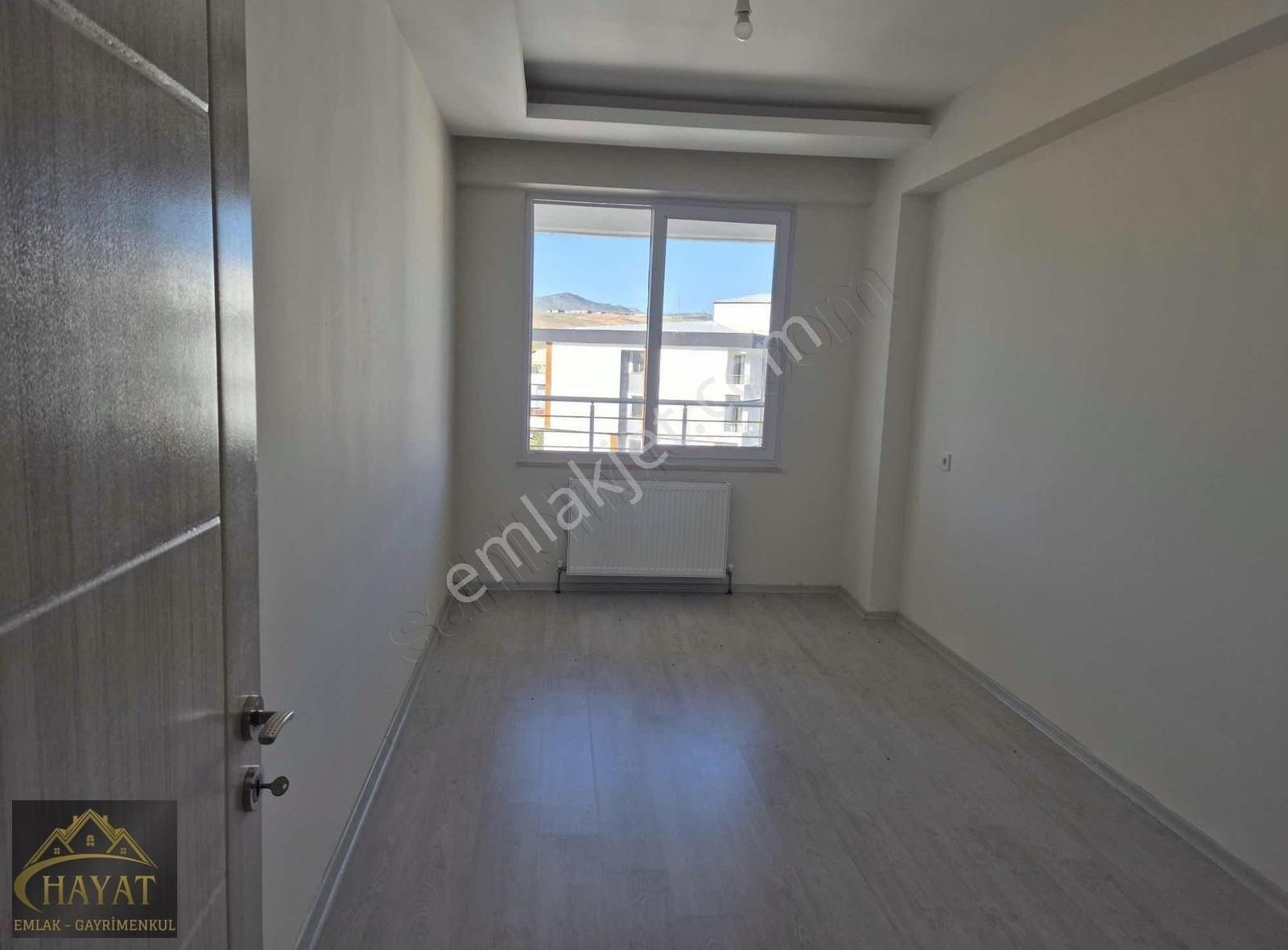 Hayat Gayrimenkulden Armadacıty Sitesinde Kiralık 3+1 Daire