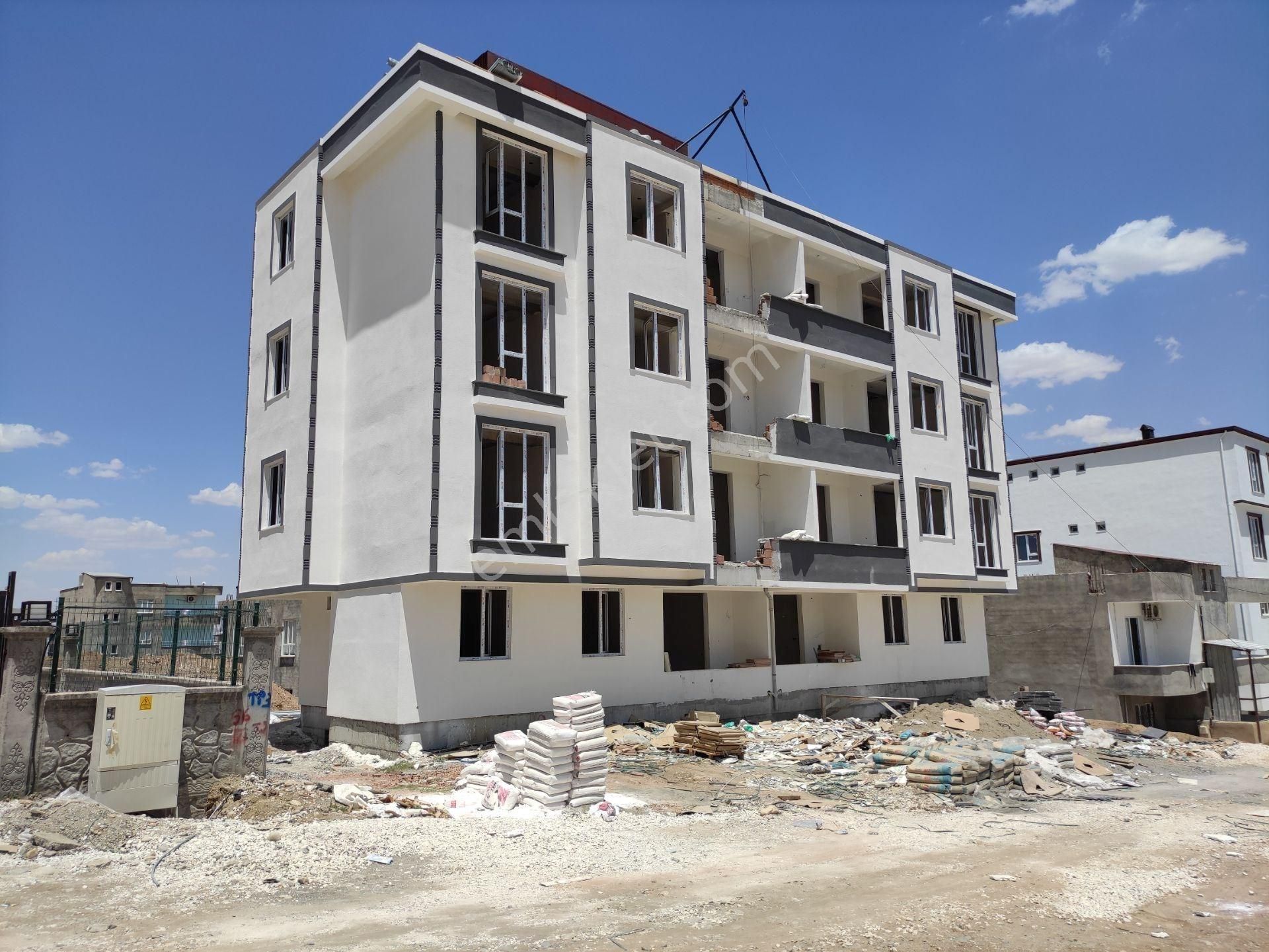 Emlak 72'de Hasankeyf Kavşağına Yakın 2+1 Satılık Sıfır Daire