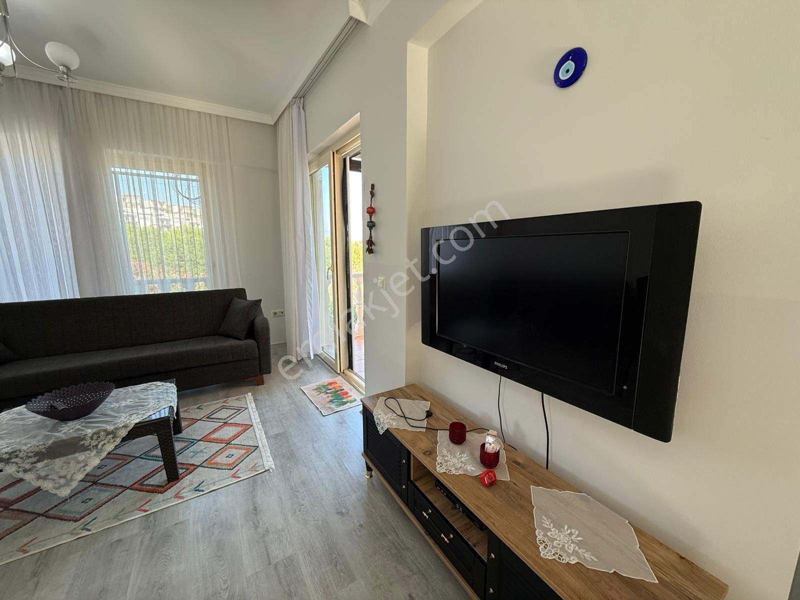 Denize Yakın Özel Plajlı Ünlü Sitede Satılık Üstkat Bakımlı Daire - Görsel 12