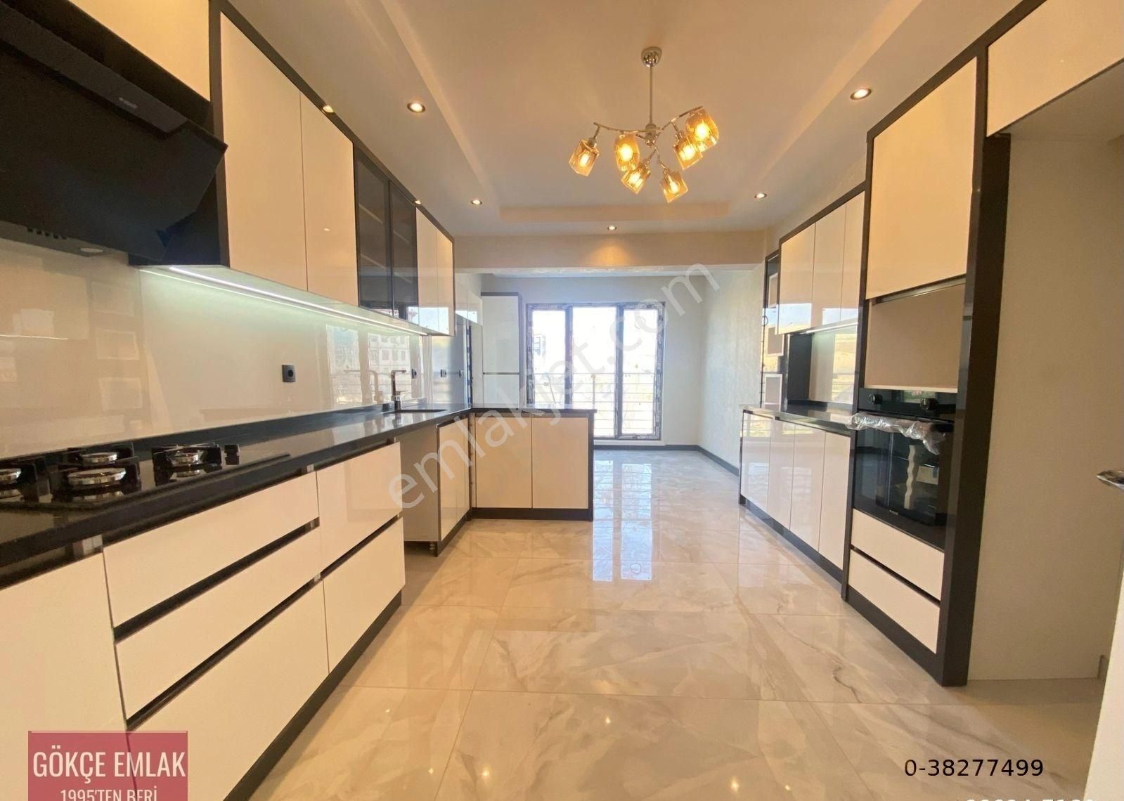 Gökçe Emlak'tn Saray Merkezde Ultralüx 4+1 13. Kat Satılık Daire