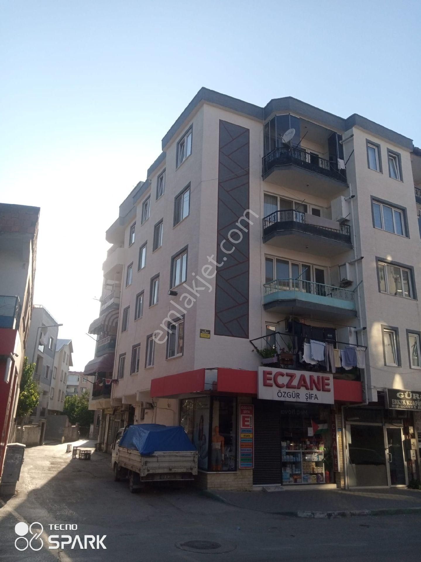 Gürsu Da 3+1 Kediye Uygun Balkonlu Ve Teraslı Ayrı Mutfaklı Satılık 110 Mk 4 Cü Kat Aire.