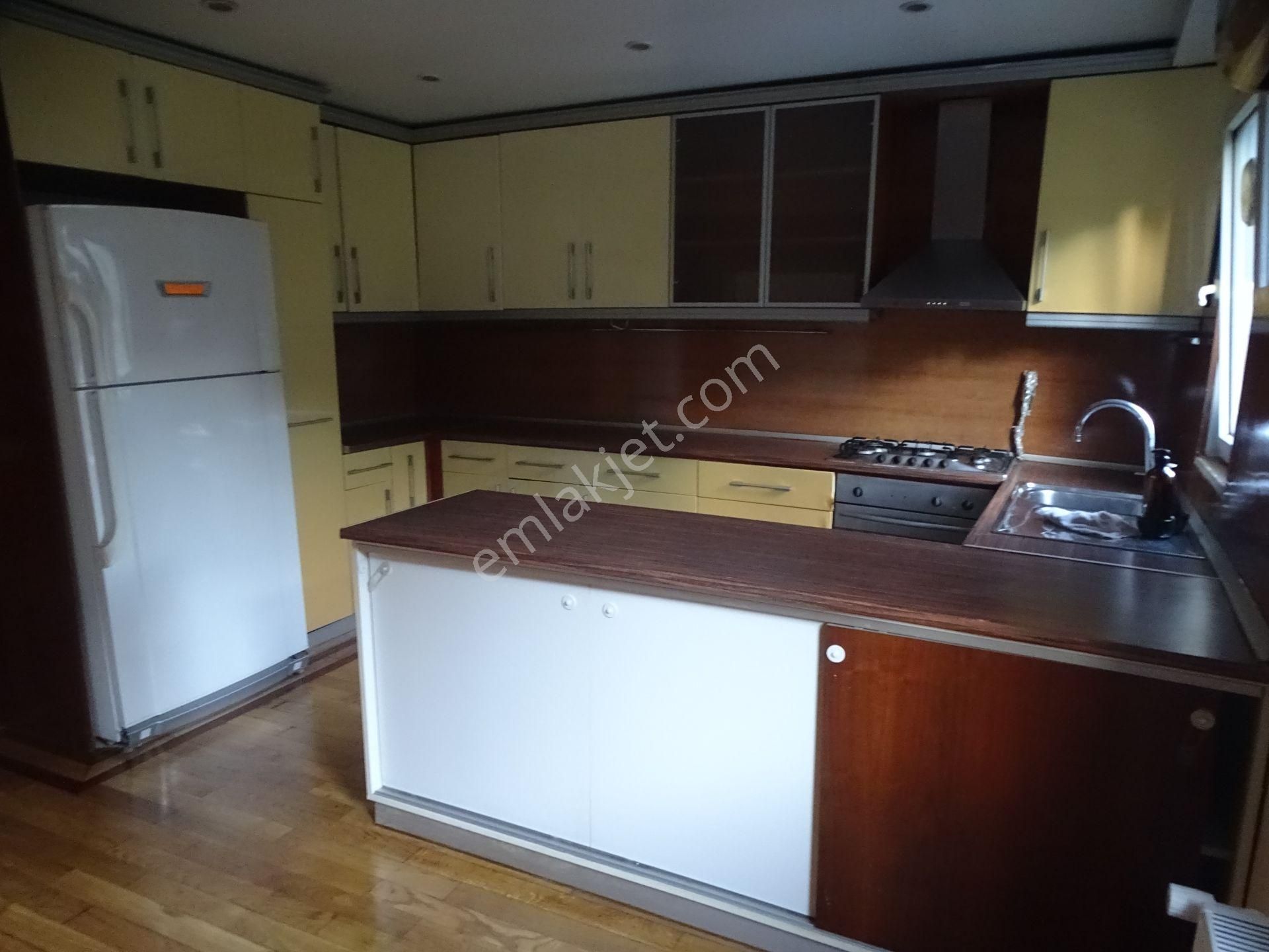 İstinye Boğaziçi Sitesi 3+1 Teraslı Çatı Dubleks Daire
