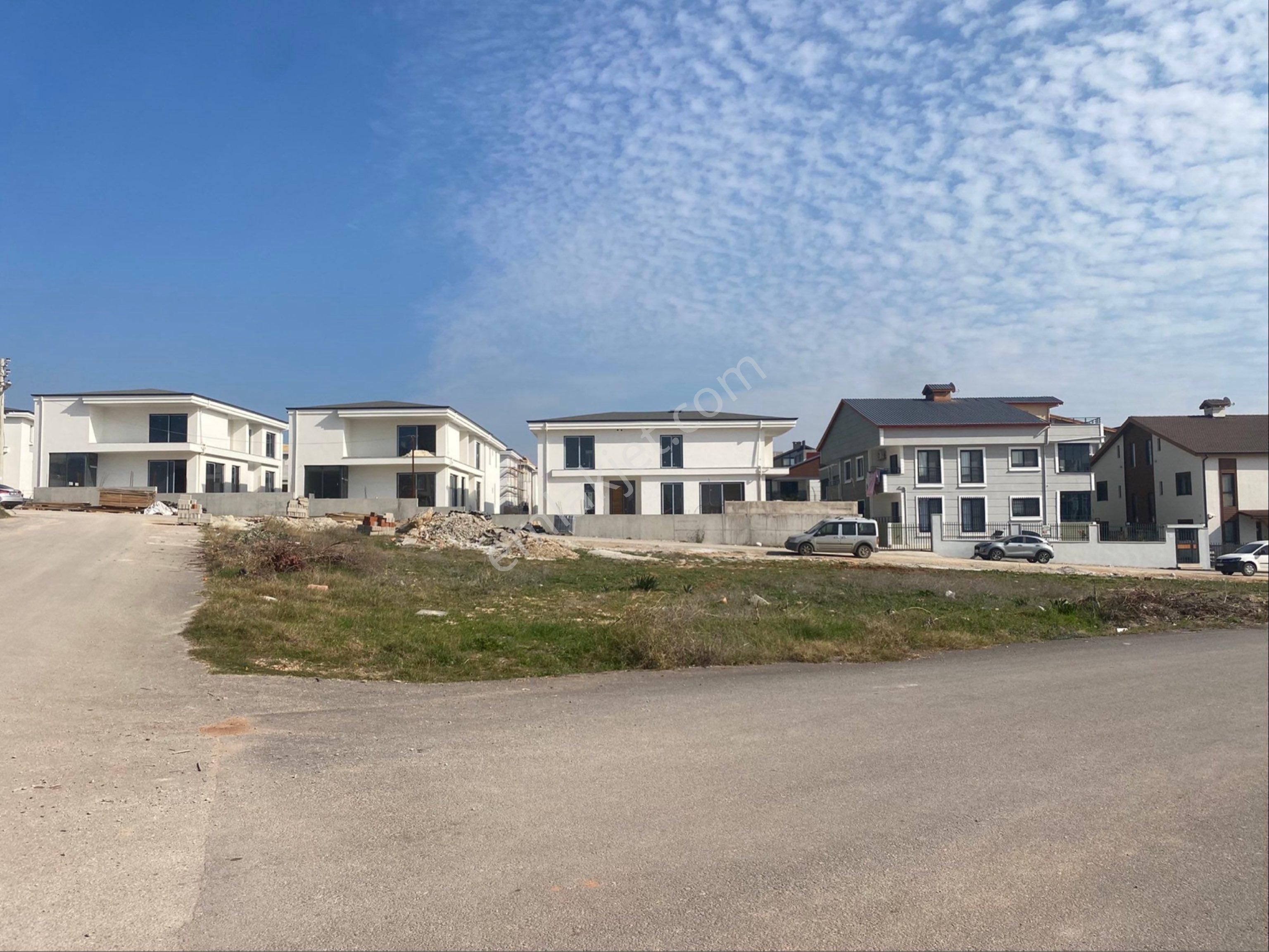 Çarkıpare De Köşe Arsa Villalık