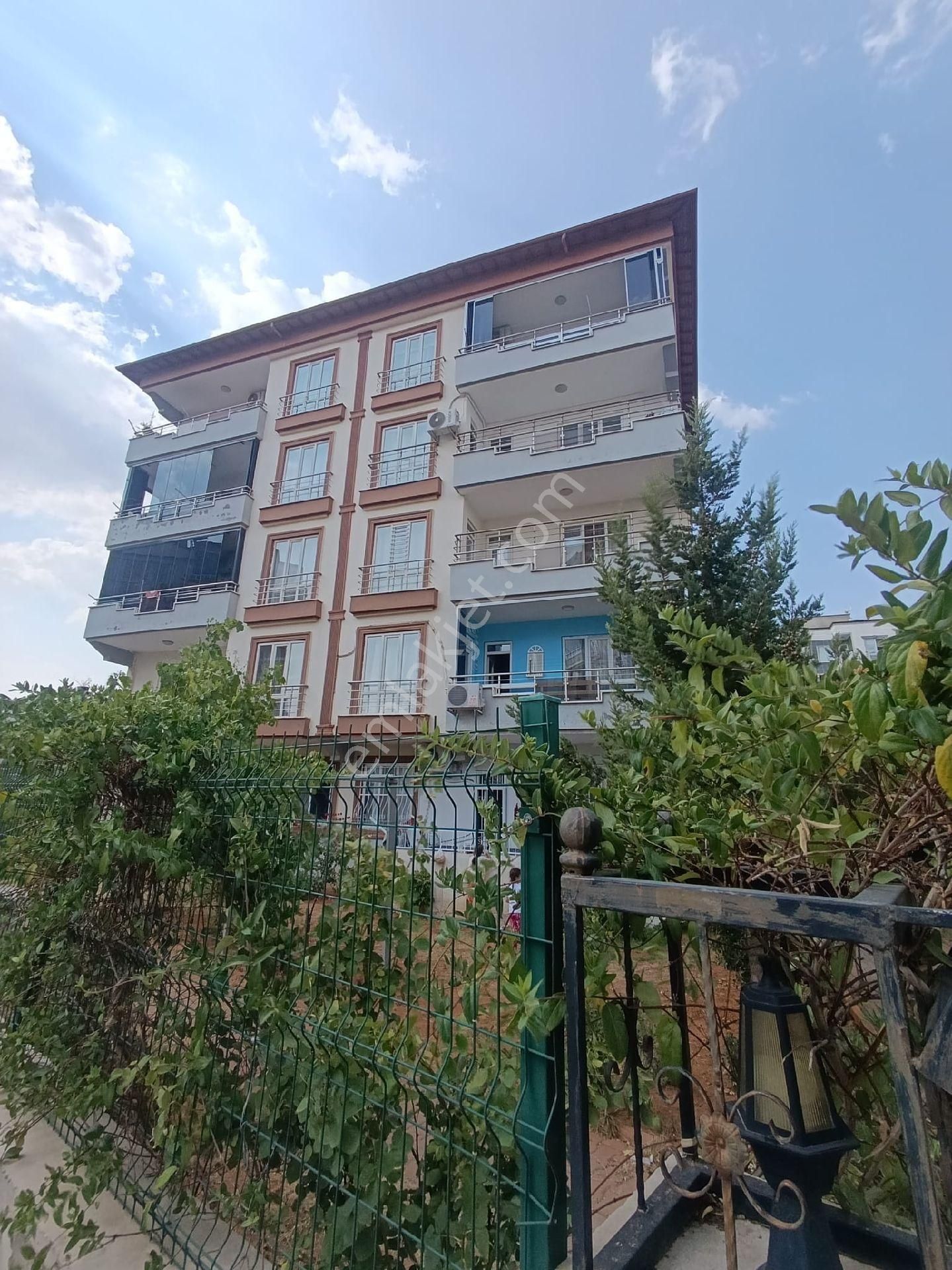 Emir Emlak Ofisinden 75.yıl Mahallesinde Balkonlu Daire