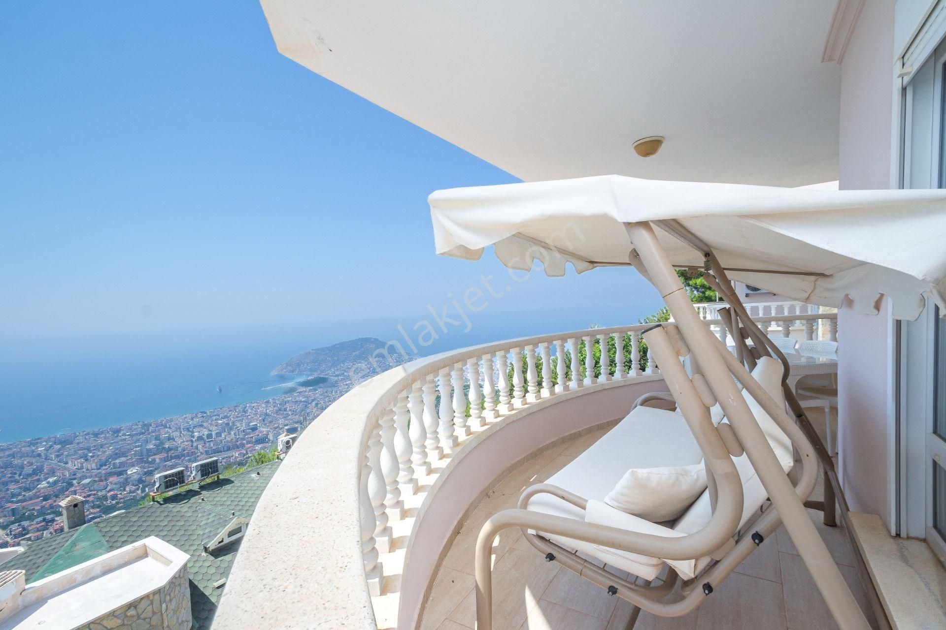 Alanya’da Panoramik Manzaralı Lüks Penthouse