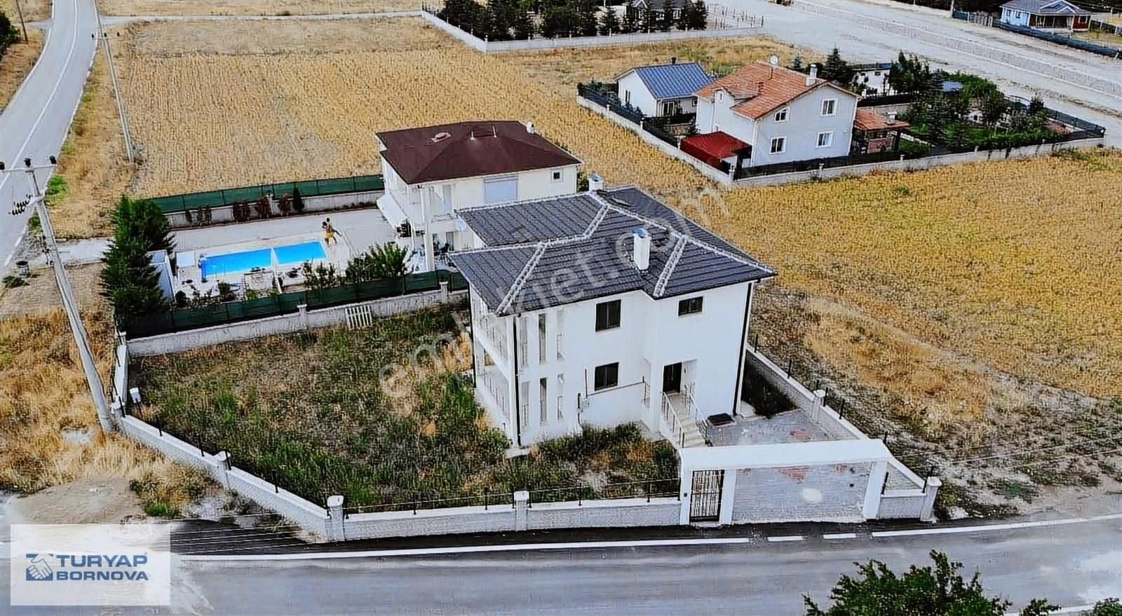 Kahramankazan Fatih Mahallesinde Satılık 4 + 1 Lüks Villa