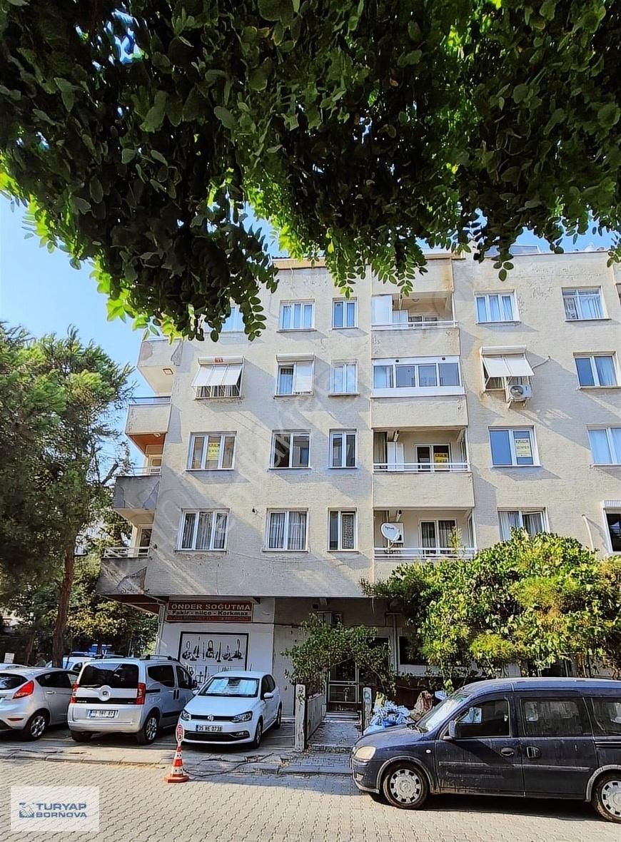Bornova Merkezde Doğalgaz Kombili 3+1 Ara Kat Daire