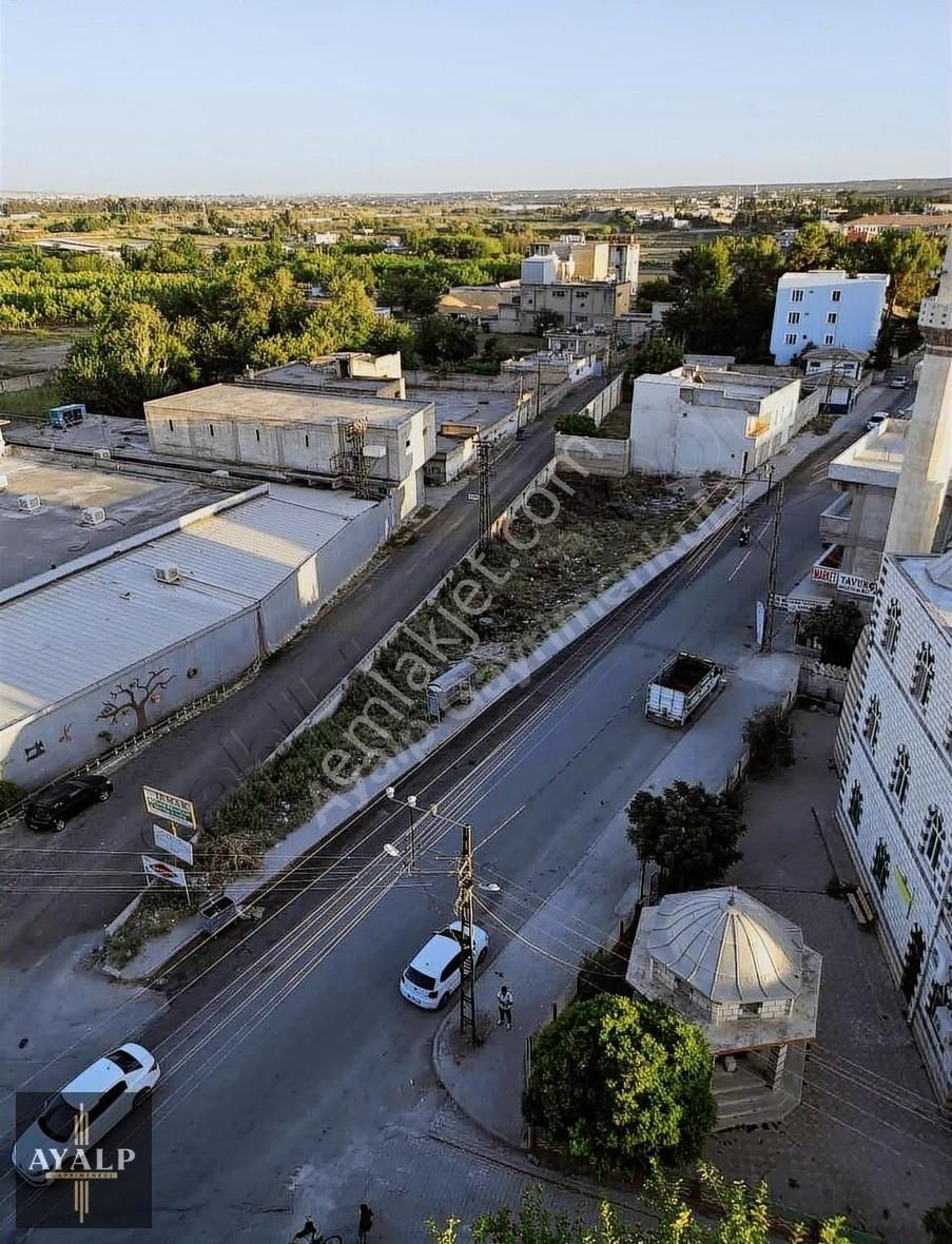 Karşıyaka'da Cadde Üzeri Köşebaşı Satılık Kupon Arsa!