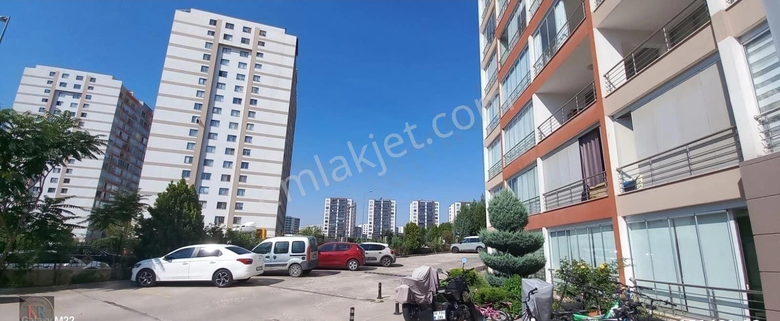 Eryaman’ın Gözdesi Göldelüx Sitesinde Temiz, Ferah 1+1 Satılık Daire
