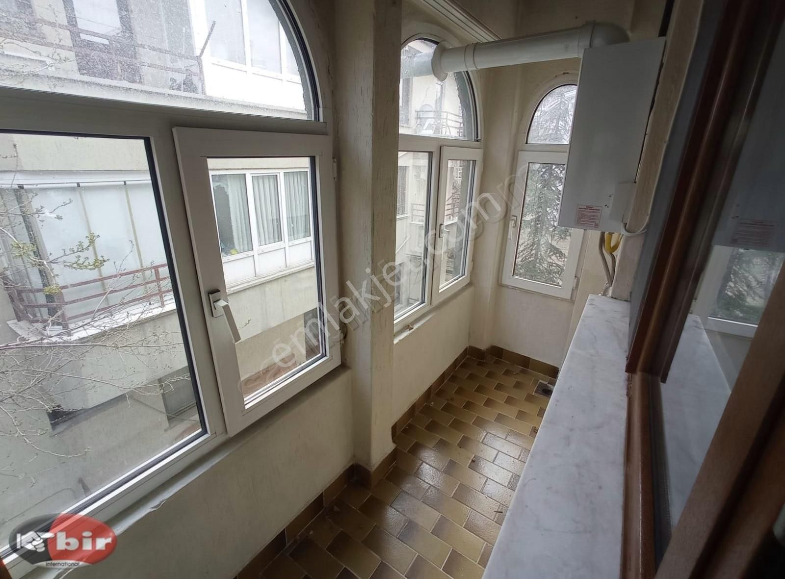 Bir Emlak'tan Turgutlu Sokakta Ön Cephe Kiralık Daire