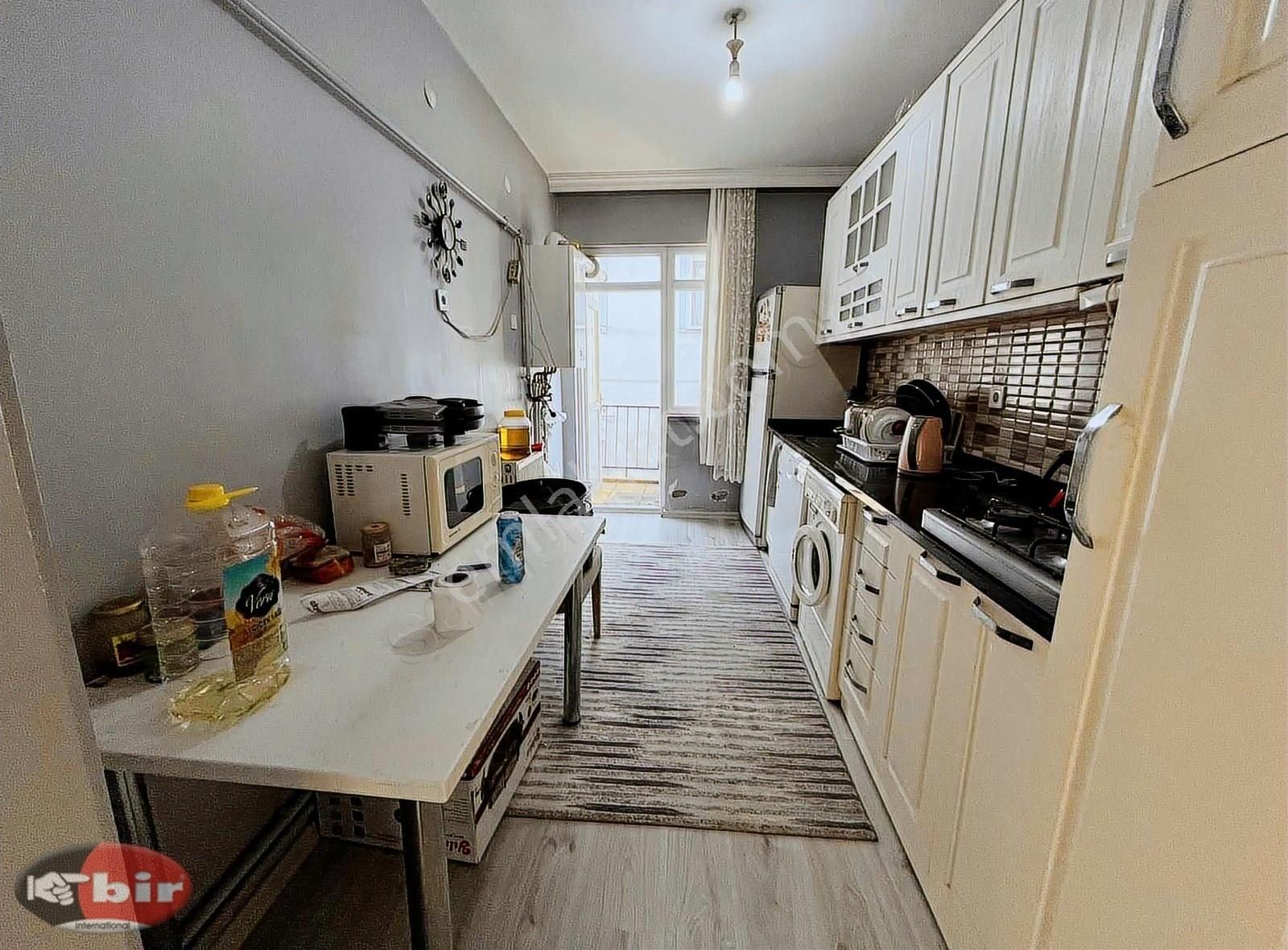Acil Merkezi Konumda Ful Yapılı Eşyalı Satılık 3+1+kilerli Daire