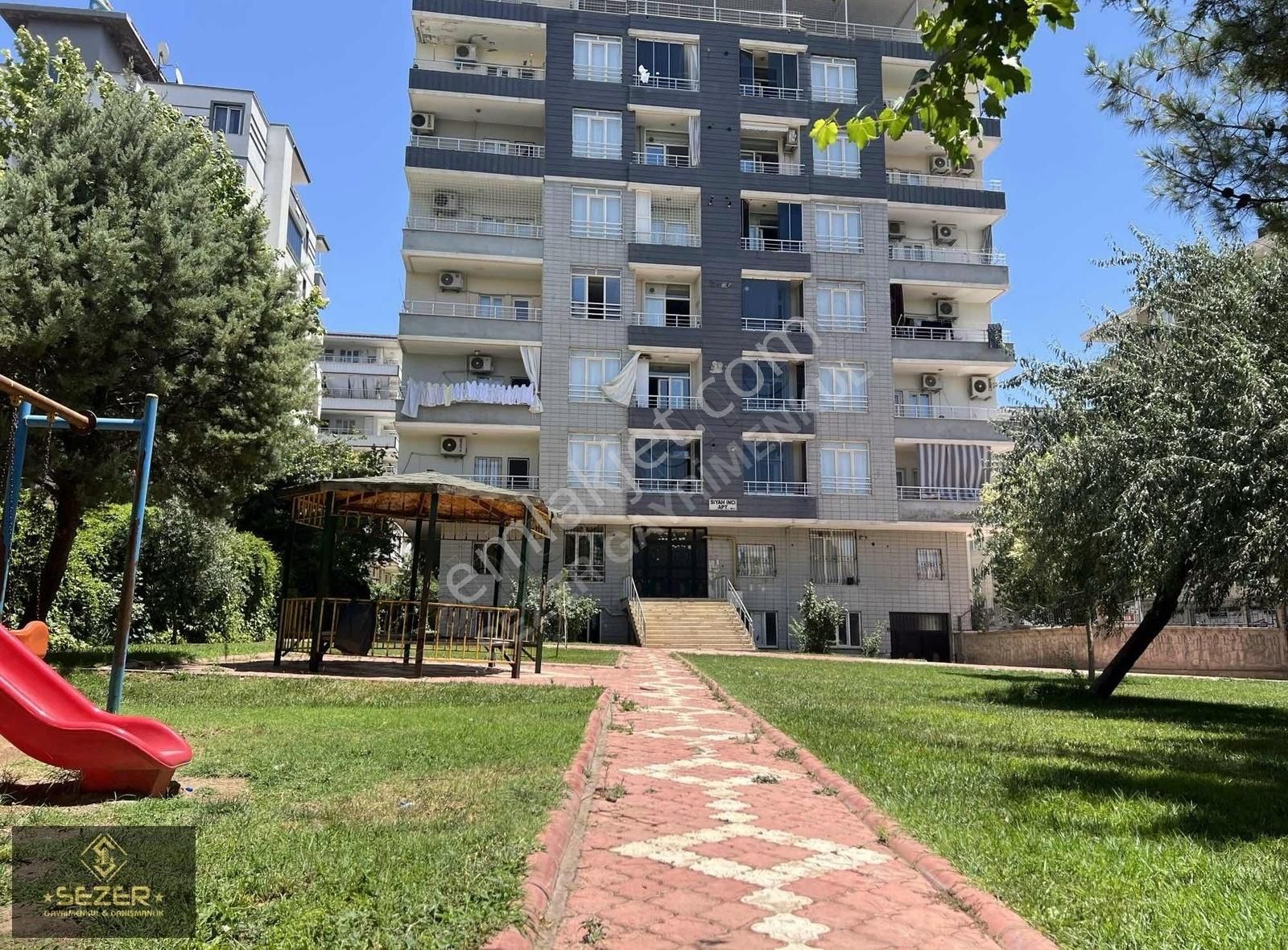 S E Z E R Gayrimenkul'den Satılık 2+1 Daire (yüksek Giriş)
