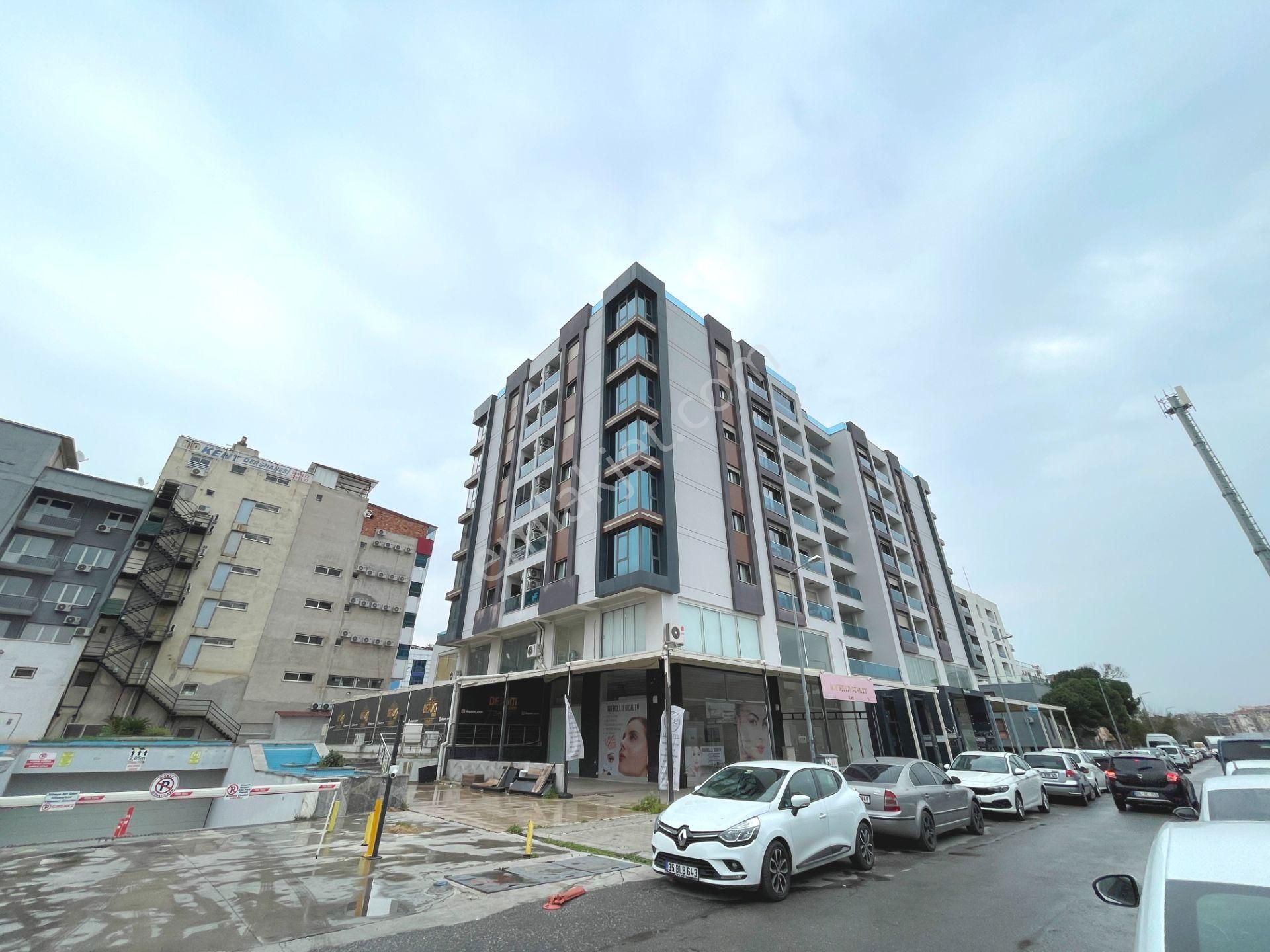 Ataşehir'de İzban Durağı Yanında Kapalı Otoparklı Ara Katta 1+1 Kiralık Daire