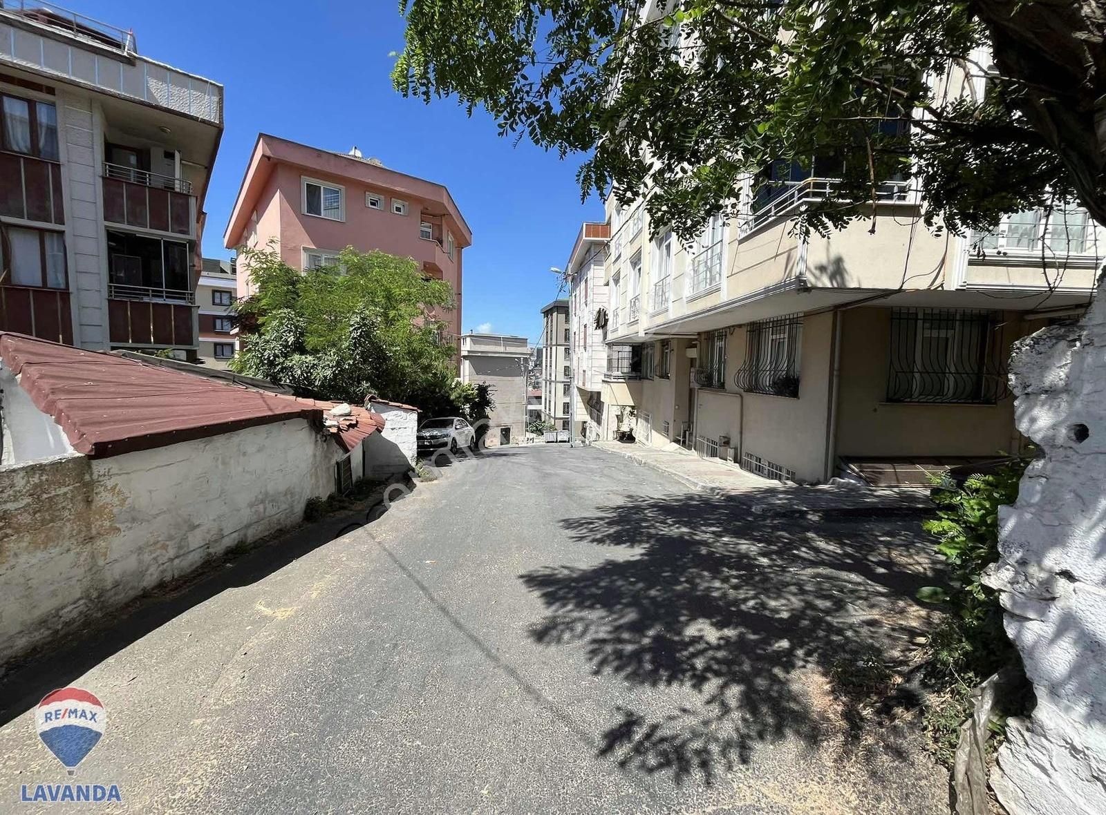 Remax Lavanda'dan Eyüp Esentepe Mahallesinde Satılık 1+1 Daire
