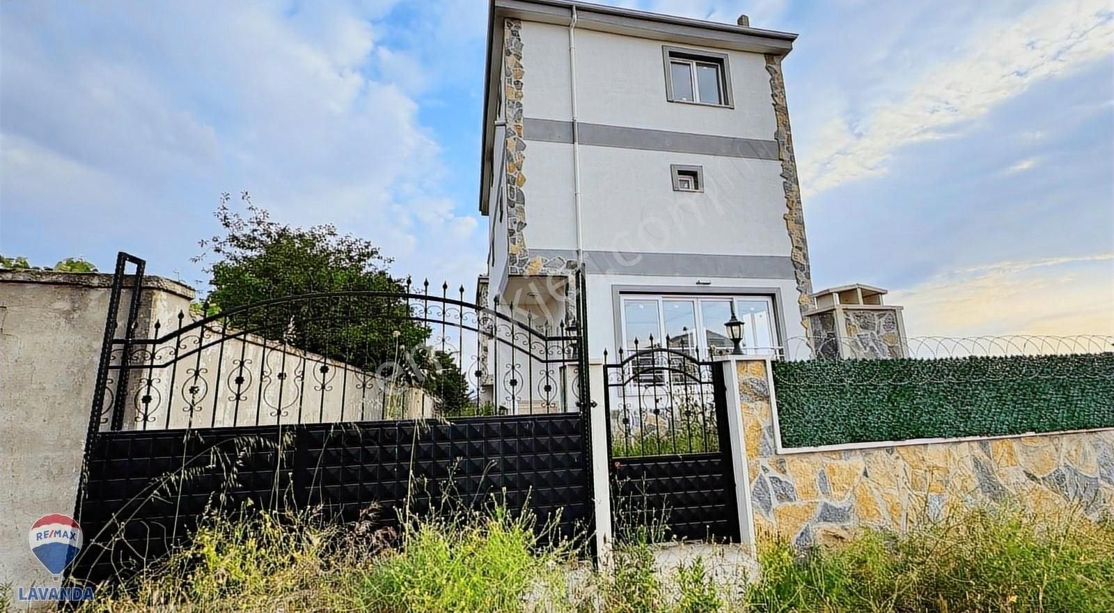 Re/max Lavandadan Nato Limanı Karşısı Deniz Manzaralı Villalar - Görsel 5