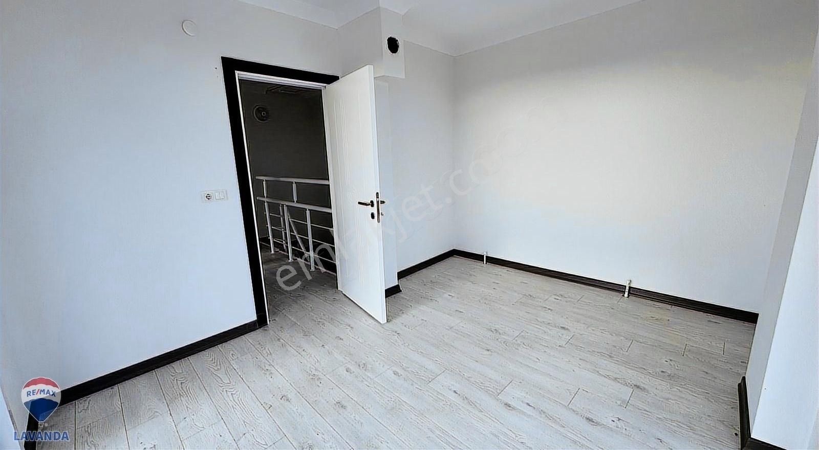 Re/max Lavandadan Nato Limanı Karşısı Deniz Manzaralı Villalar - Görsel 25