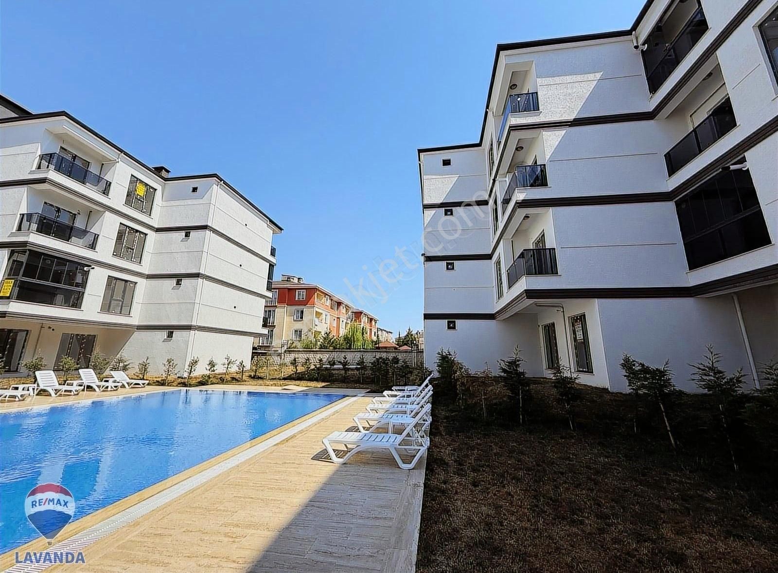 Remax Lavanda Nusratiyede Havuzlu Sitede Sıfır 1+1 Kiralık Daire