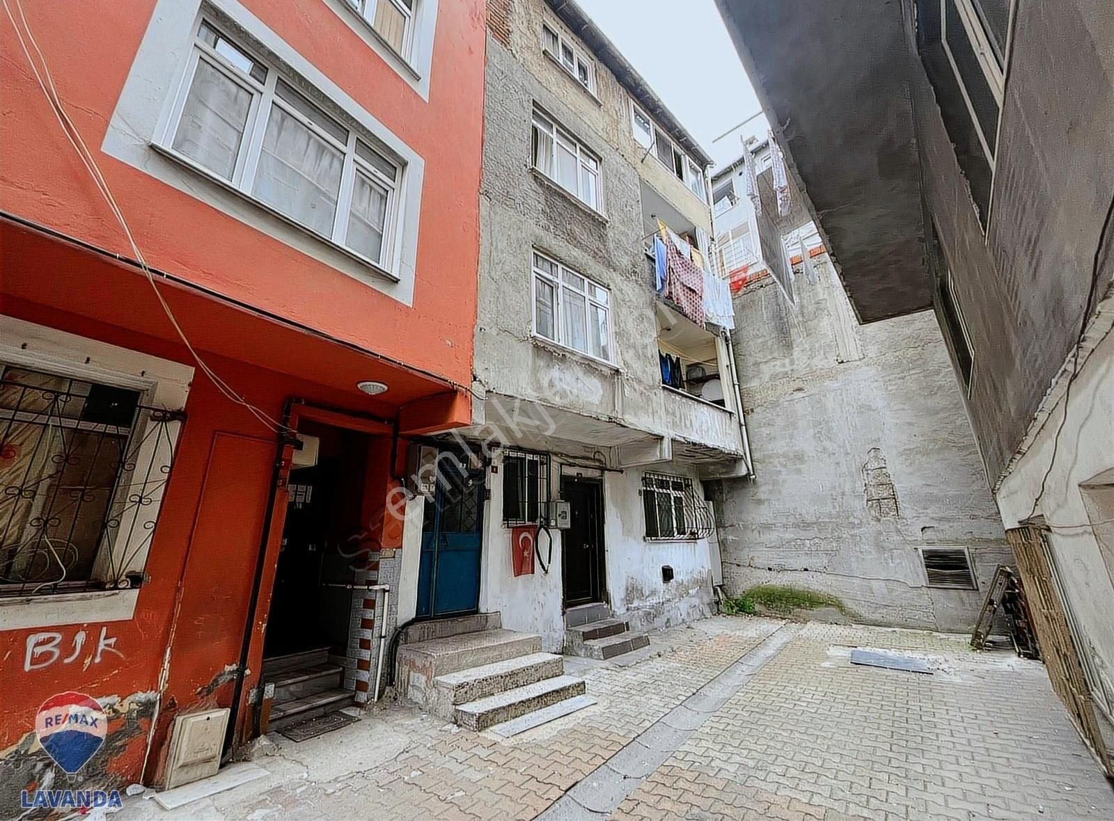 Re/max Lavanda'dan Kağıthane'de Yatırımlık 2+1 Satılık Daire