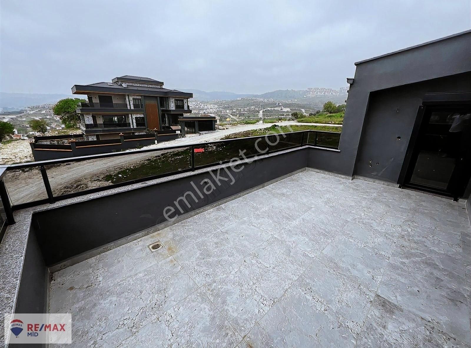 Remax Mid'den Fırsat Satılık Natamam İkiz Villa