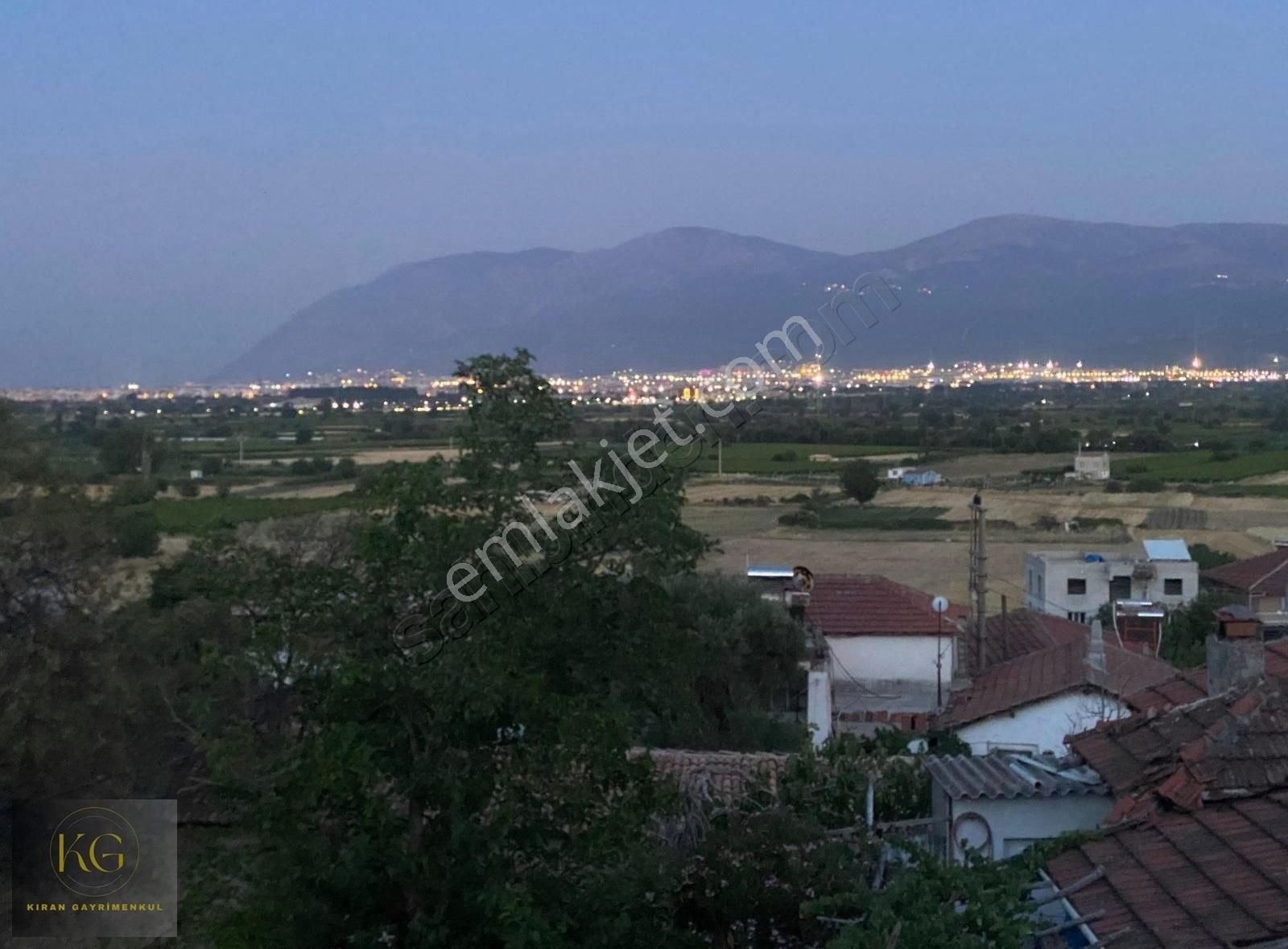 Manisa Yunusemre Yağcılarda Satılık 350 M² İmarlı Arsa