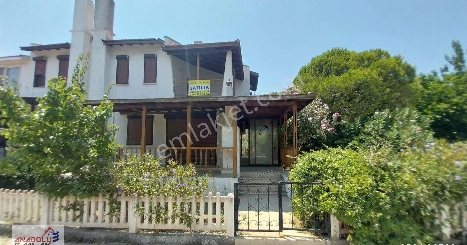 İzmir Urla Kaynaktur Sitesinde Köşe Villa